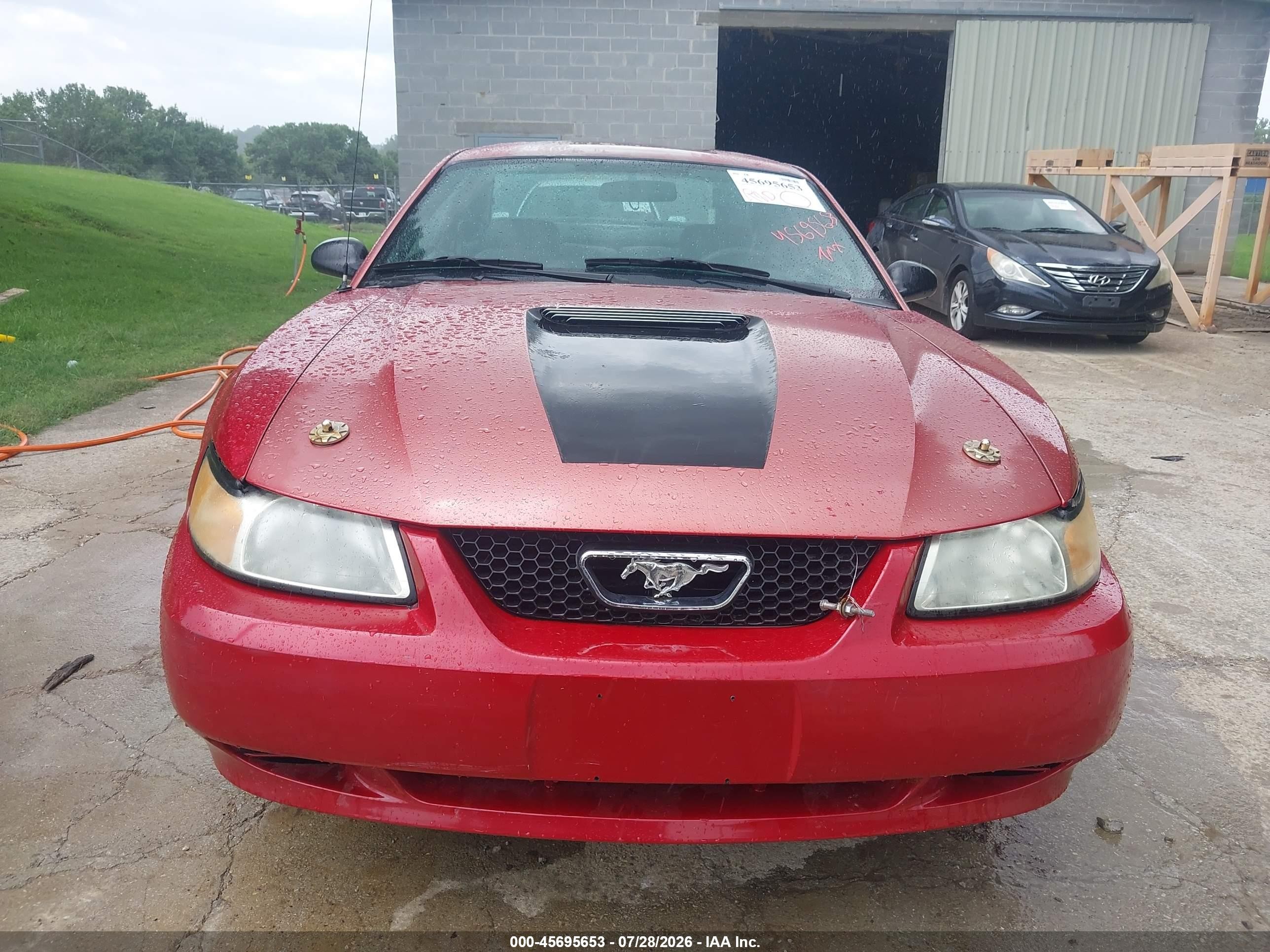 2002 Ford Mustang Deluxe/premium/standard Red vin: 1FAFP40402F161650