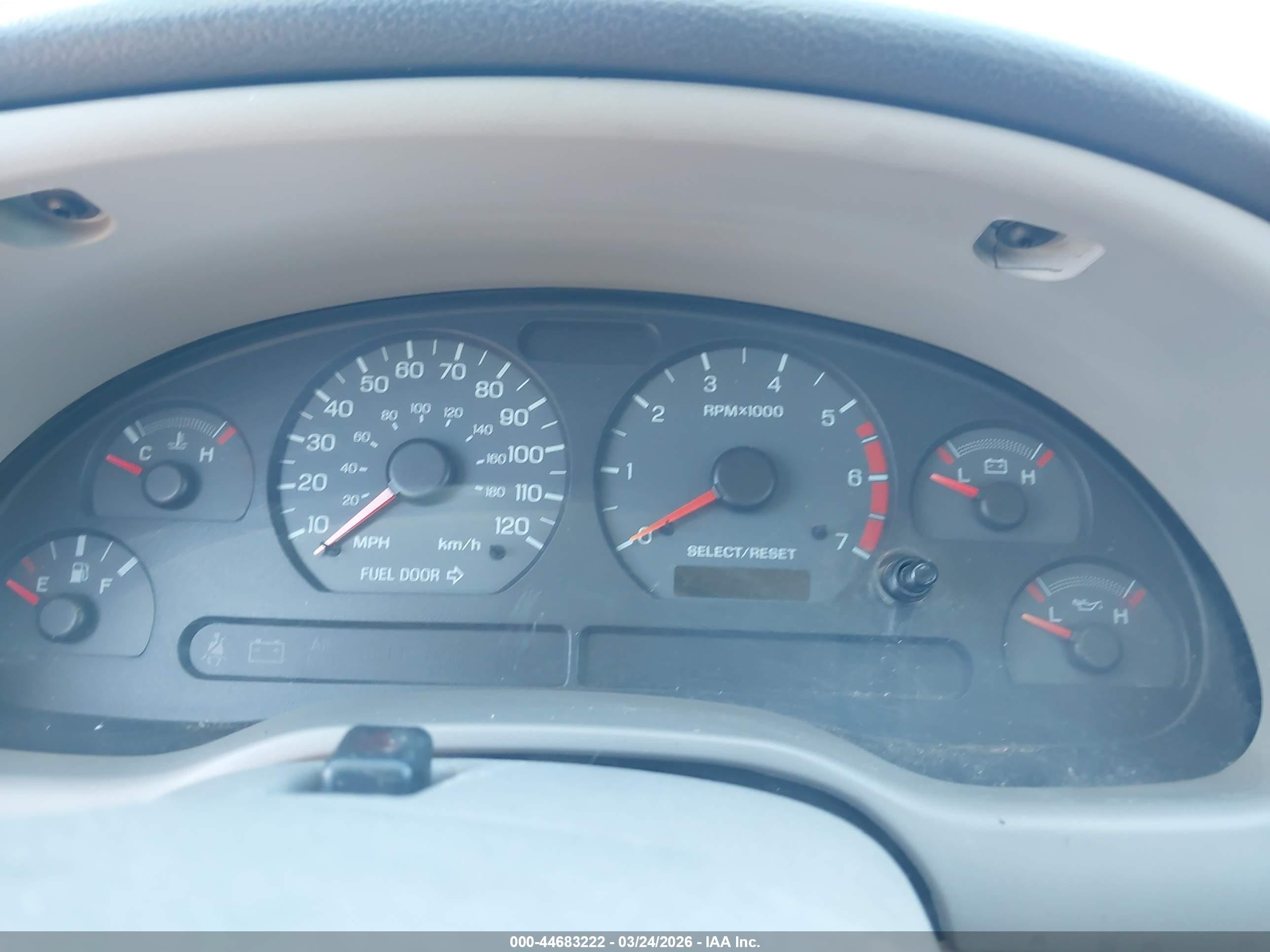 2002 Ford Mustang   Red vin: 1FAFP40402F175046