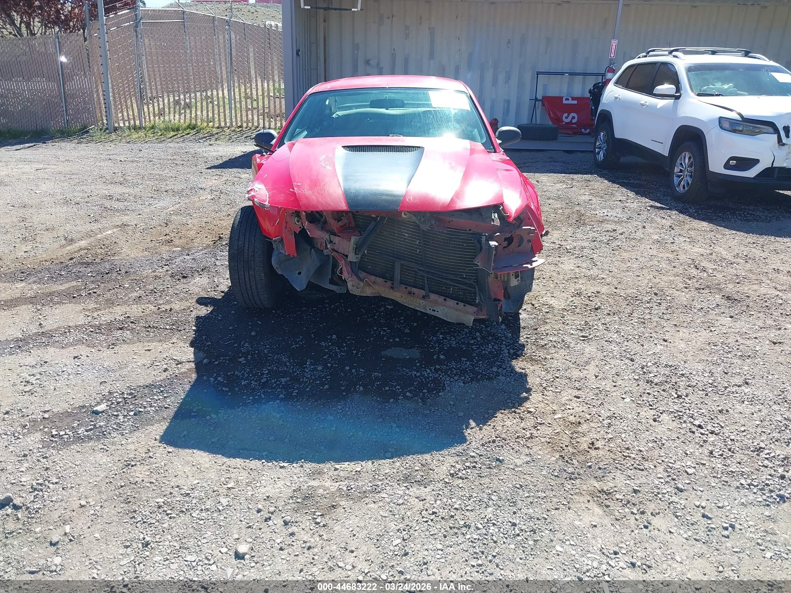 2002 Ford Mustang   Red vin: 1FAFP40402F175046