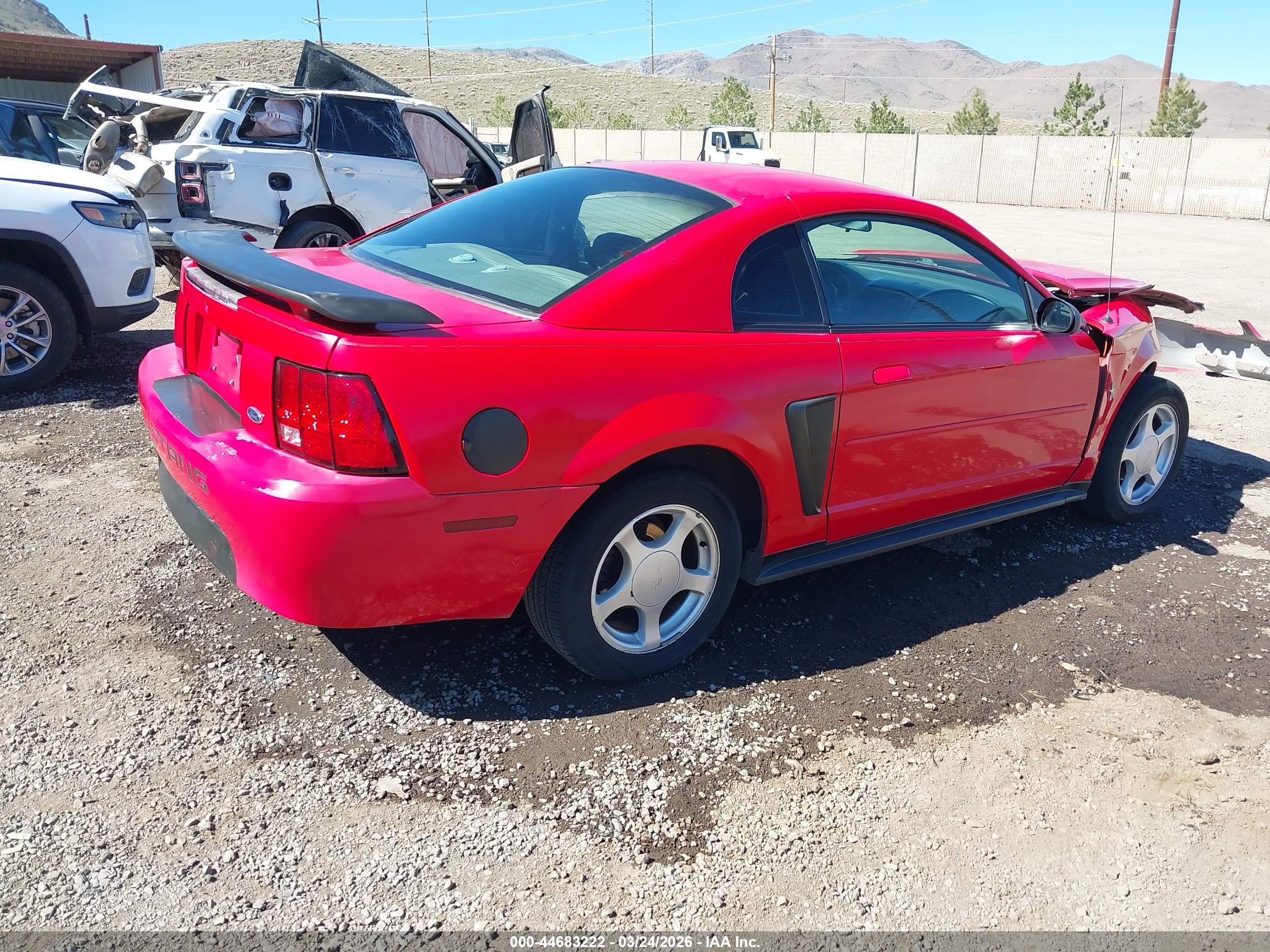 2002 Ford Mustang   Red vin: 1FAFP40402F175046