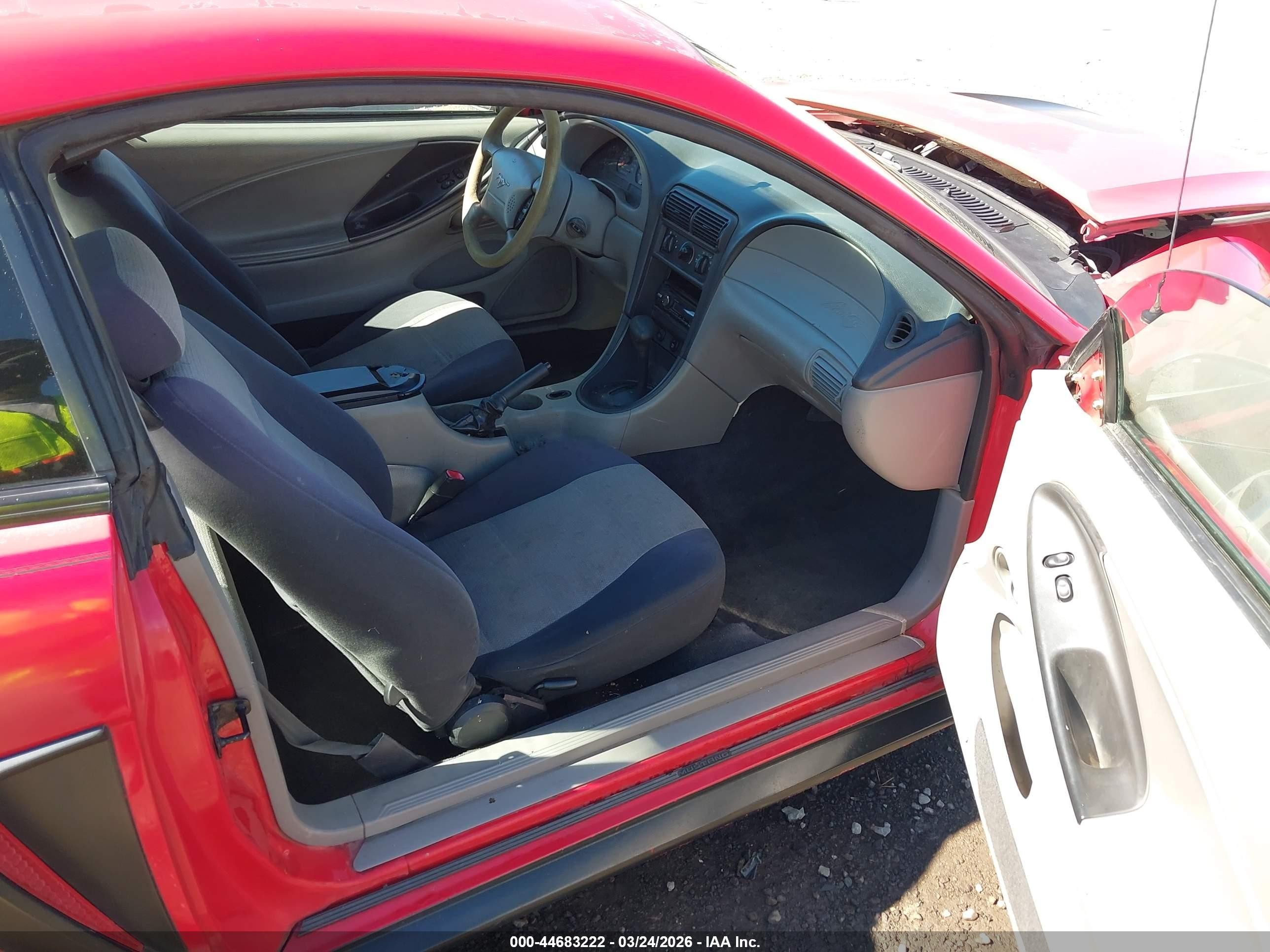 2002 Ford Mustang   Red vin: 1FAFP40402F175046