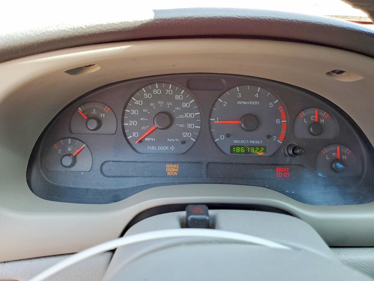 2002 Ford Mustang Red vin: 1FAFP40402F222513