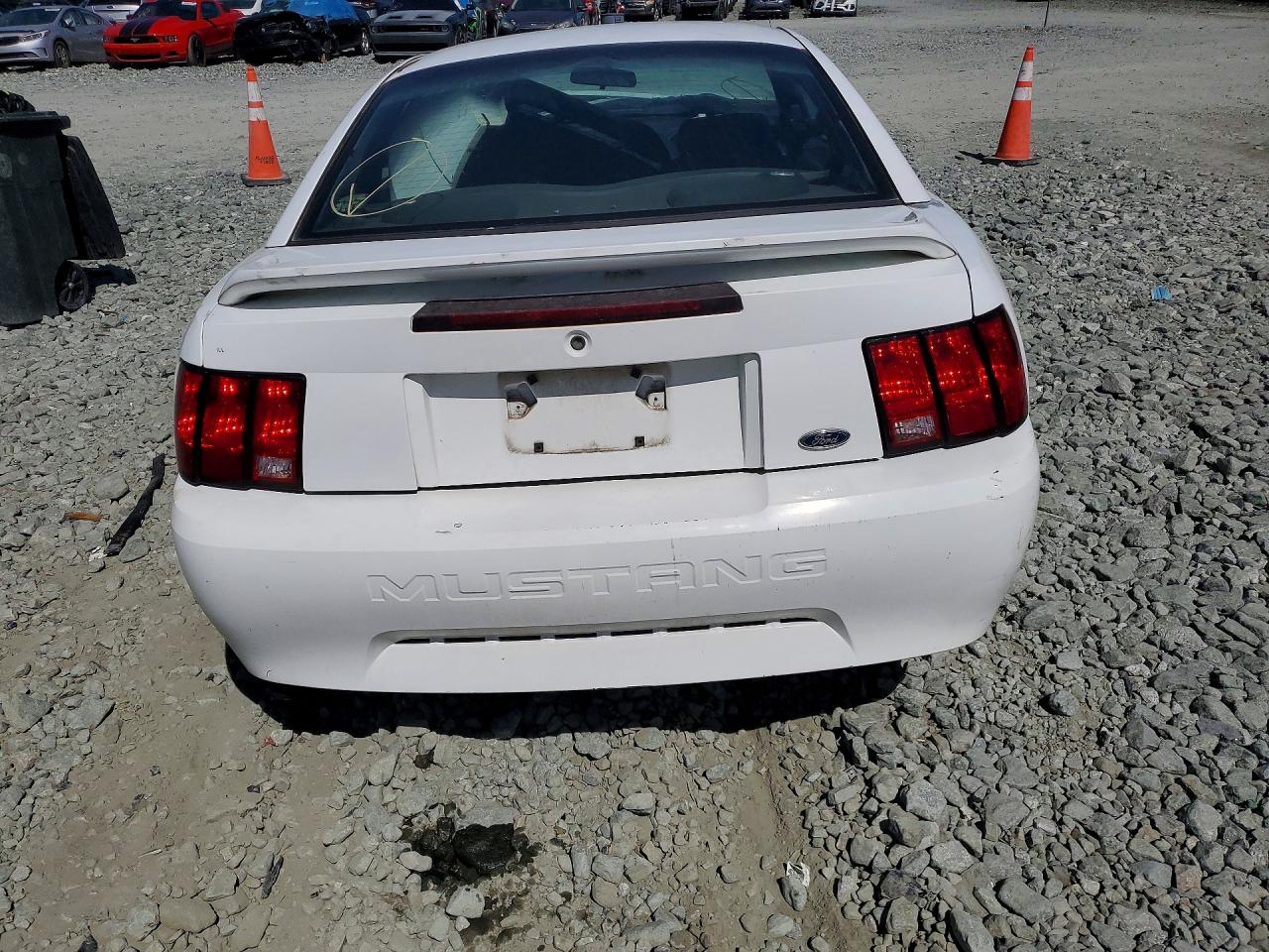 1999 Ford Mustang White vin: 1FAFP4040XF132365
