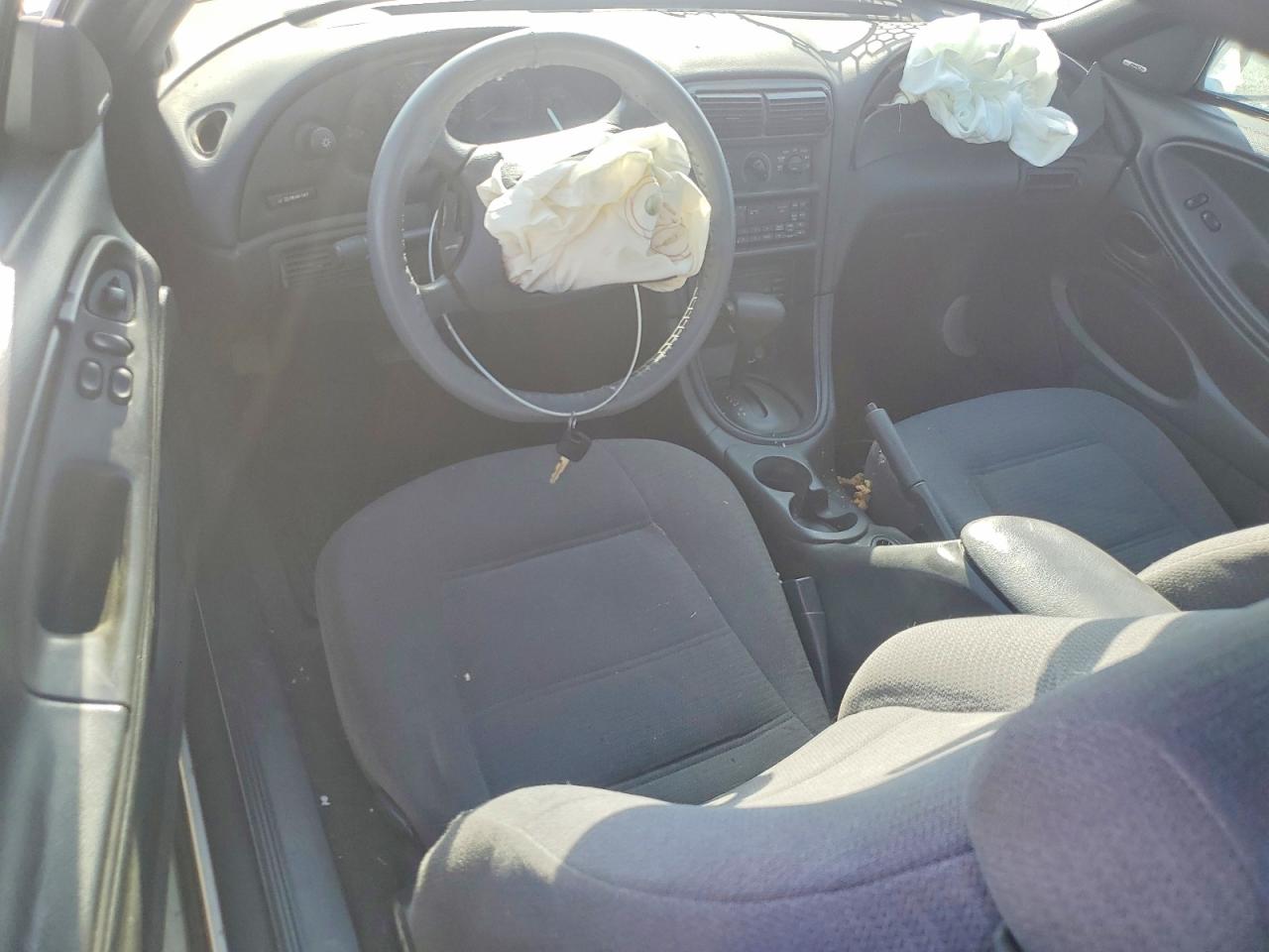 1999 Ford Mustang White vin: 1FAFP4040XF132365
