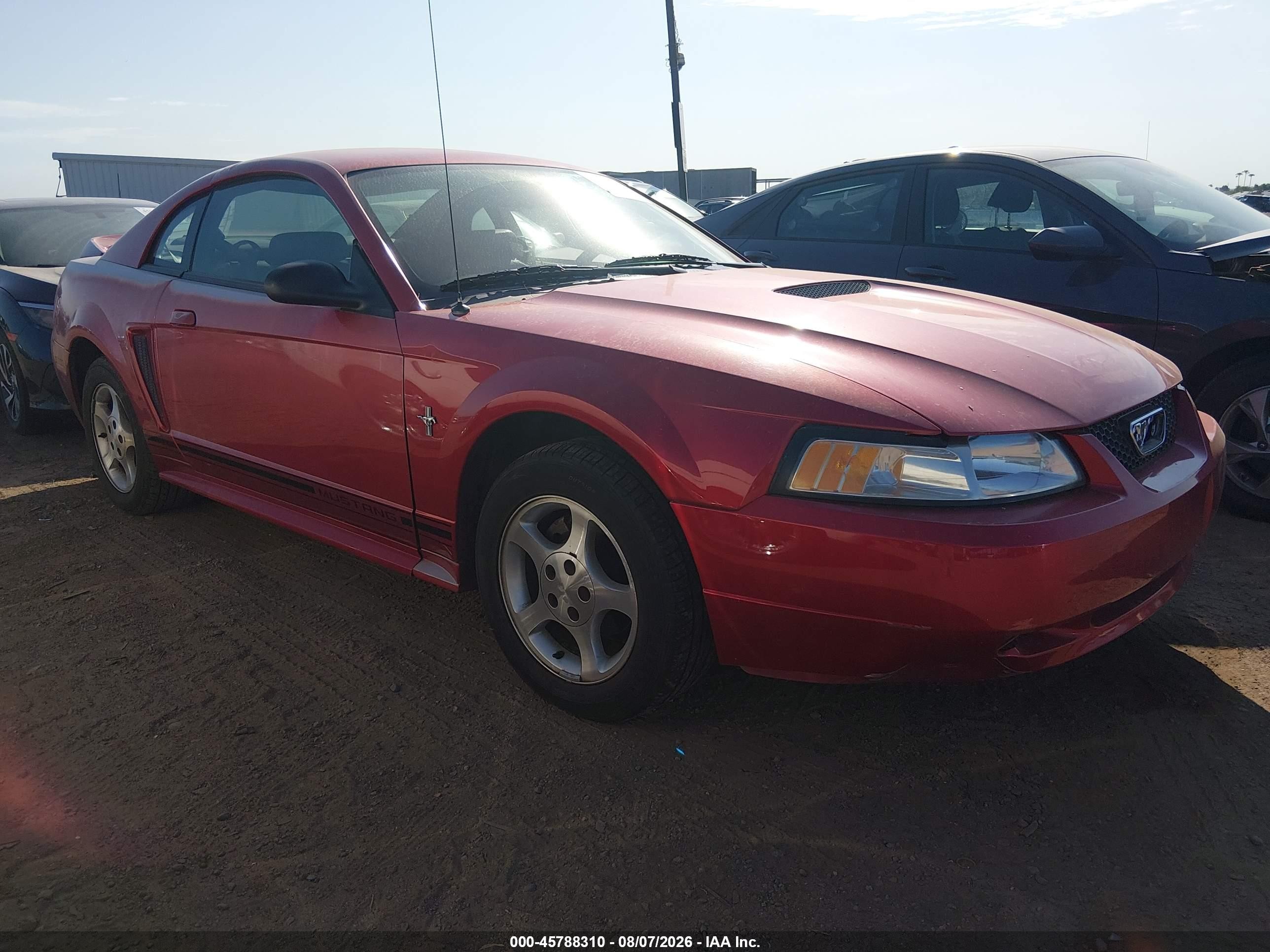 2000 Ford Mustang   Red vin: 1FAFP4040YF175878