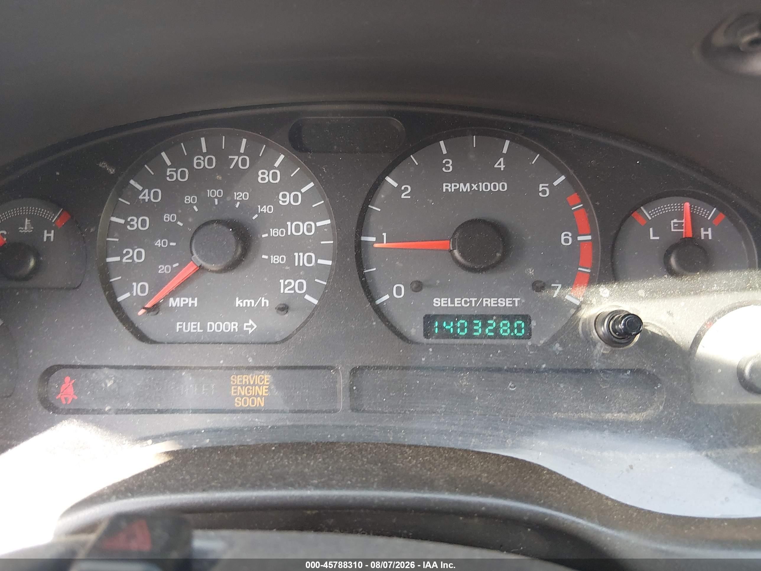 2000 Ford Mustang   Red vin: 1FAFP4040YF175878