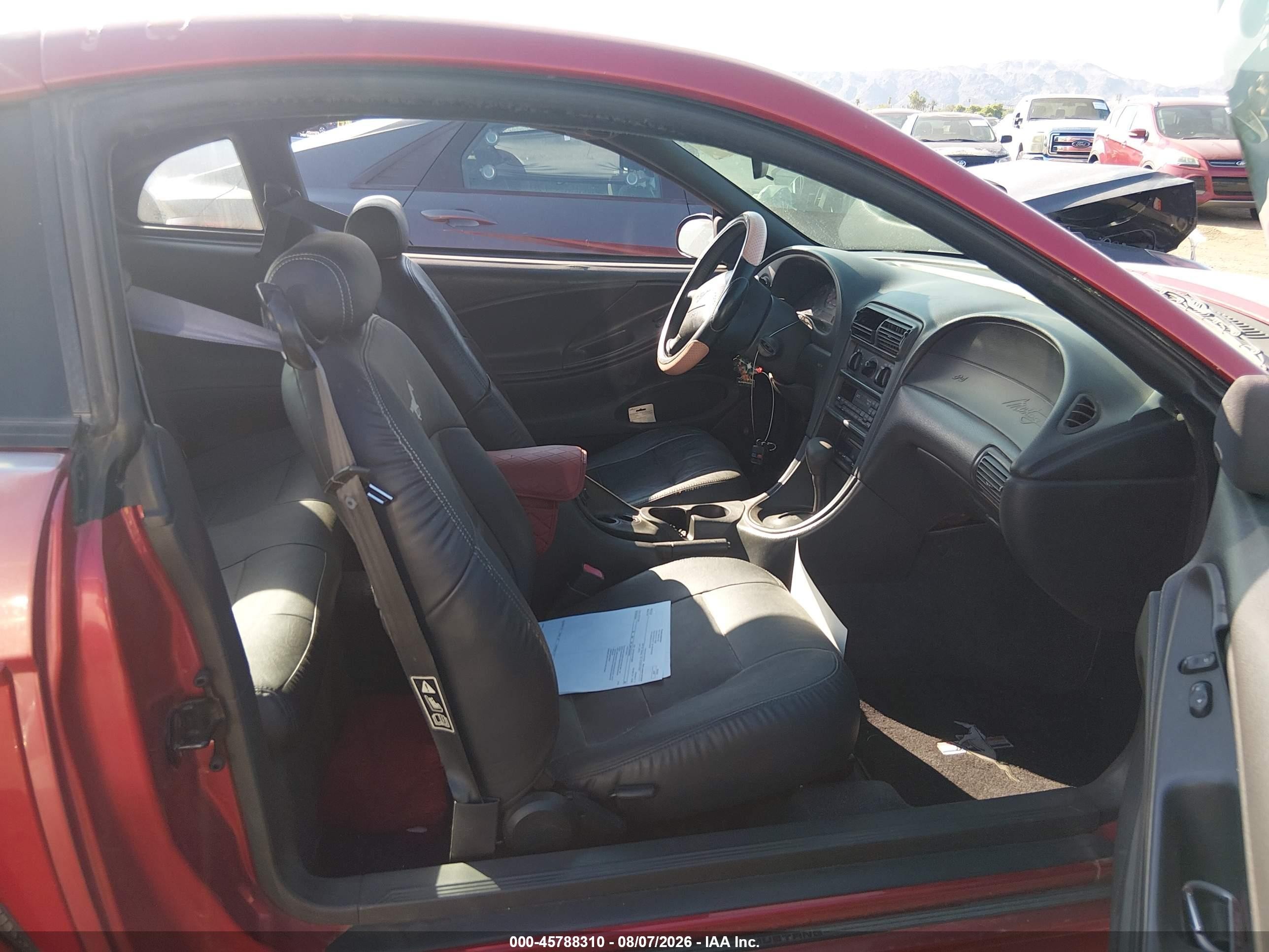 2000 Ford Mustang   Red vin: 1FAFP4040YF175878