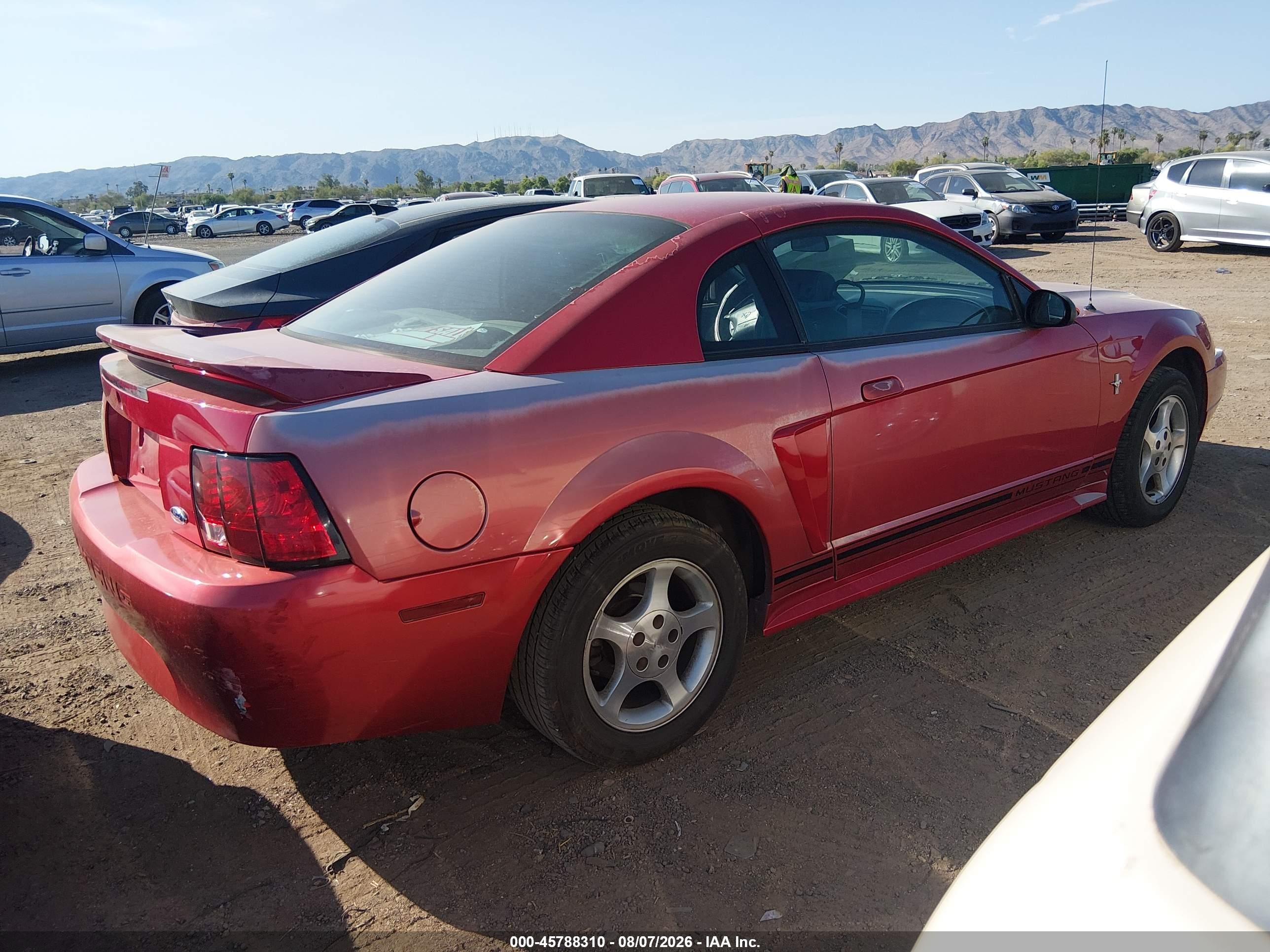 2000 Ford Mustang   Red vin: 1FAFP4040YF175878