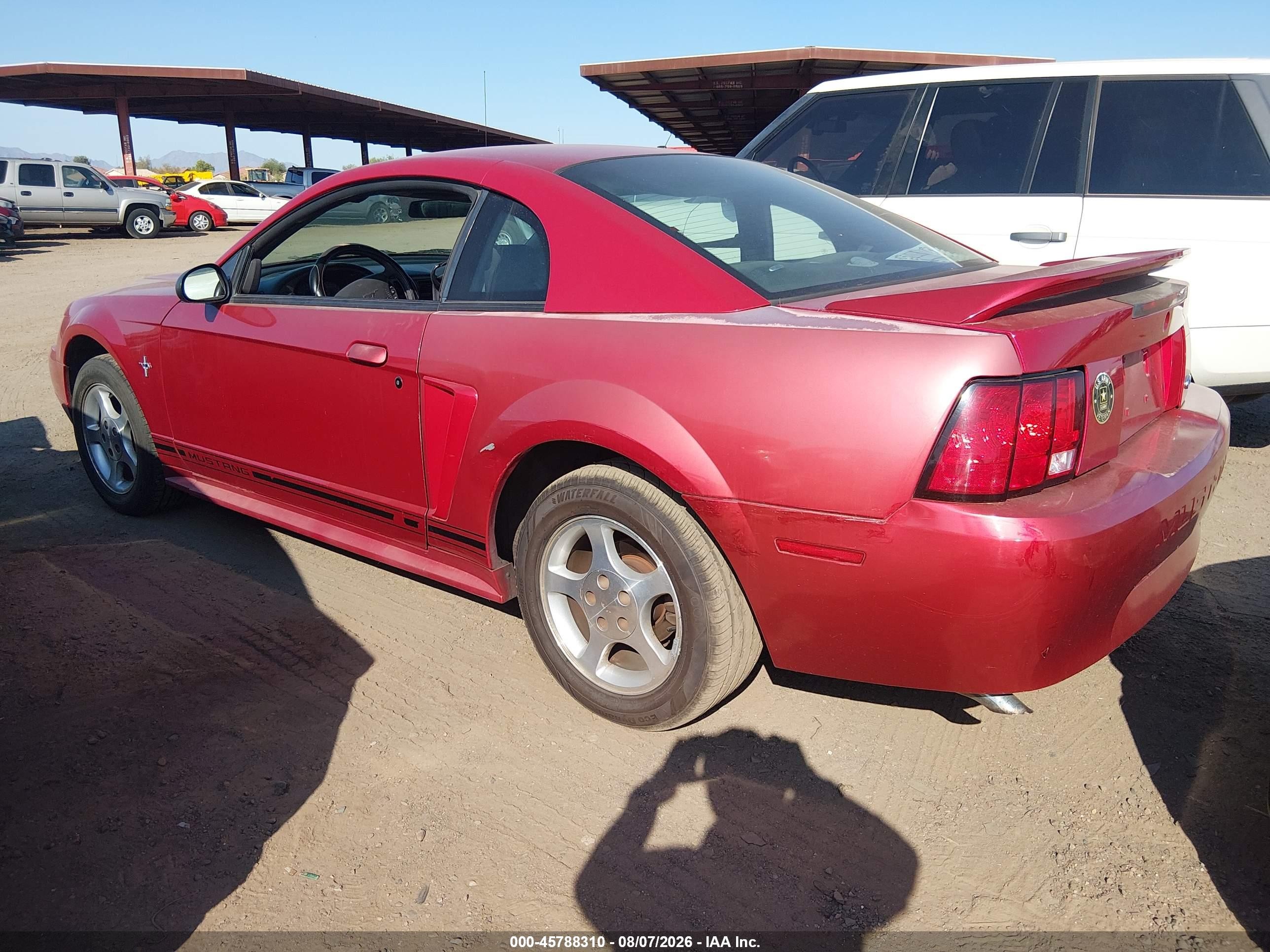 2000 Ford Mustang   Red vin: 1FAFP4040YF175878