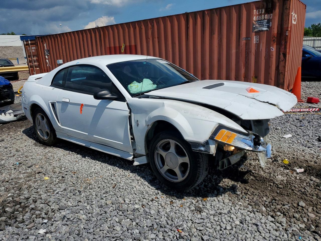2000 Ford Mustang White vin: 1FAFP4040YF241572