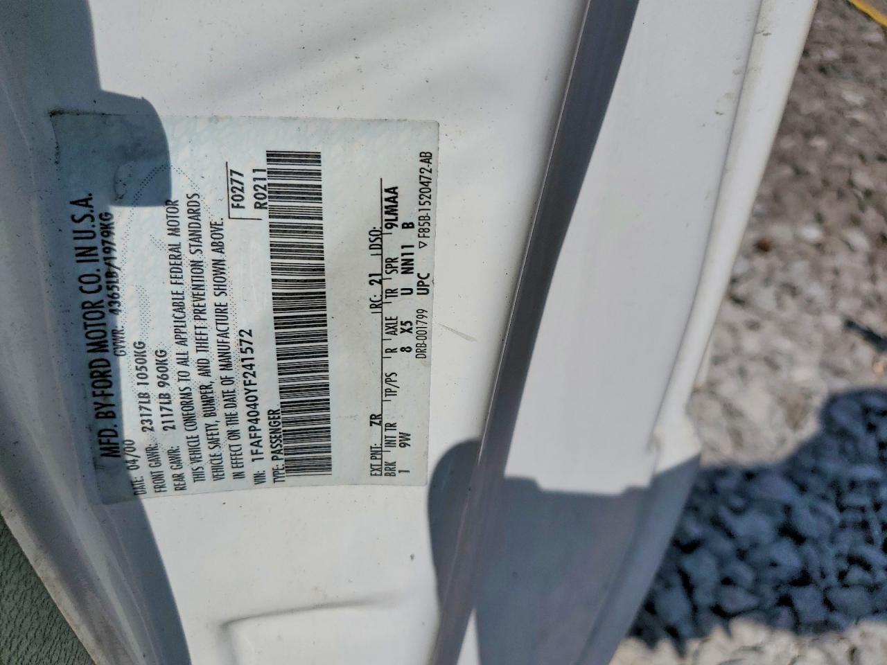 2000 Ford Mustang White vin: 1FAFP4040YF241572