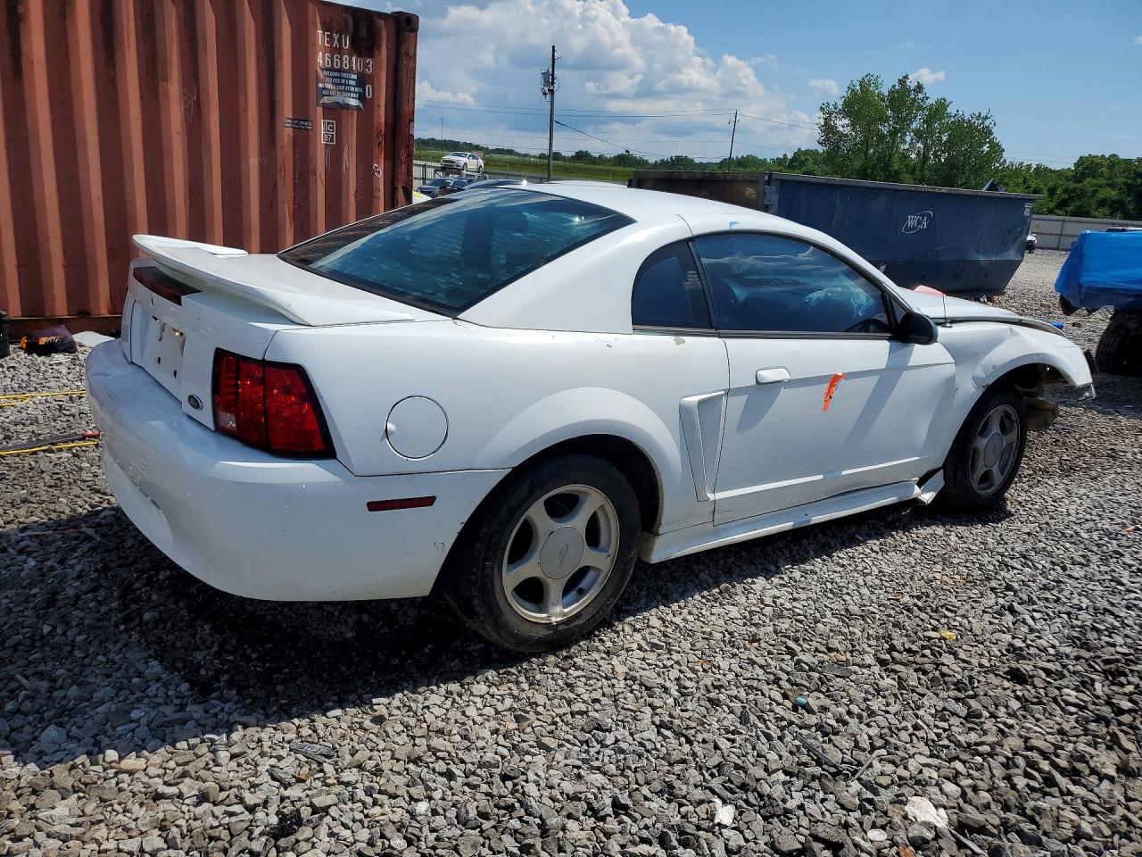 2000 Ford Mustang White vin: 1FAFP4040YF241572