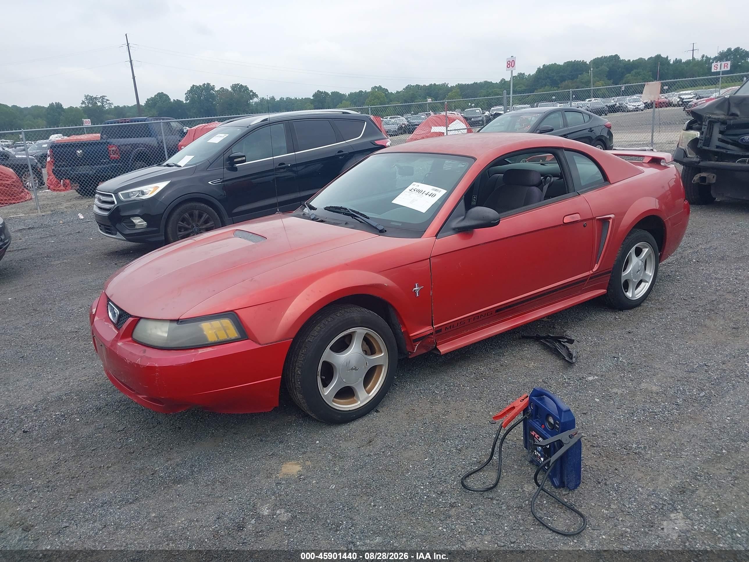 2001 Ford Mustang   Red vin: 1FAFP40411F239562