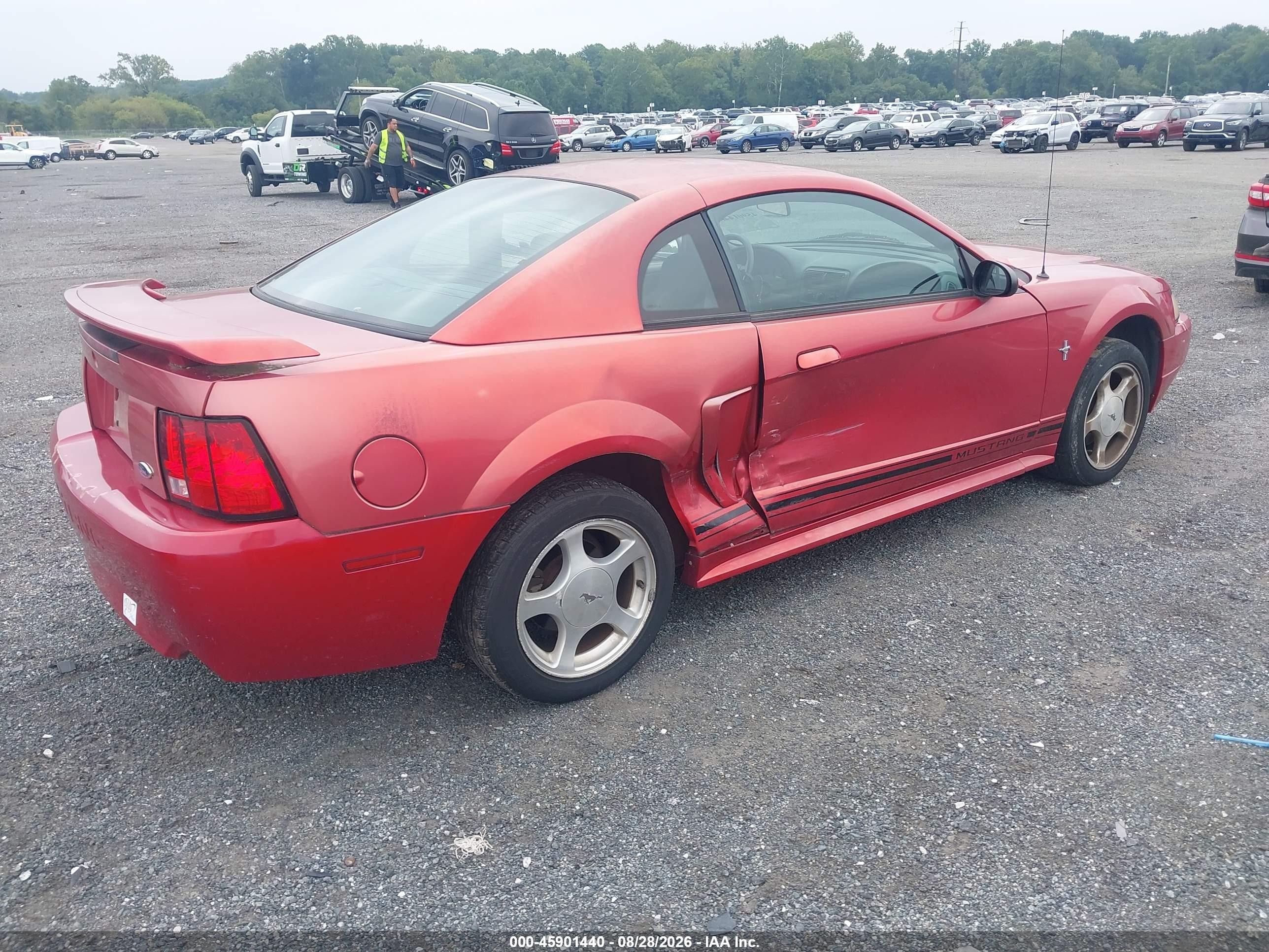 2001 Ford Mustang   Red vin: 1FAFP40411F239562