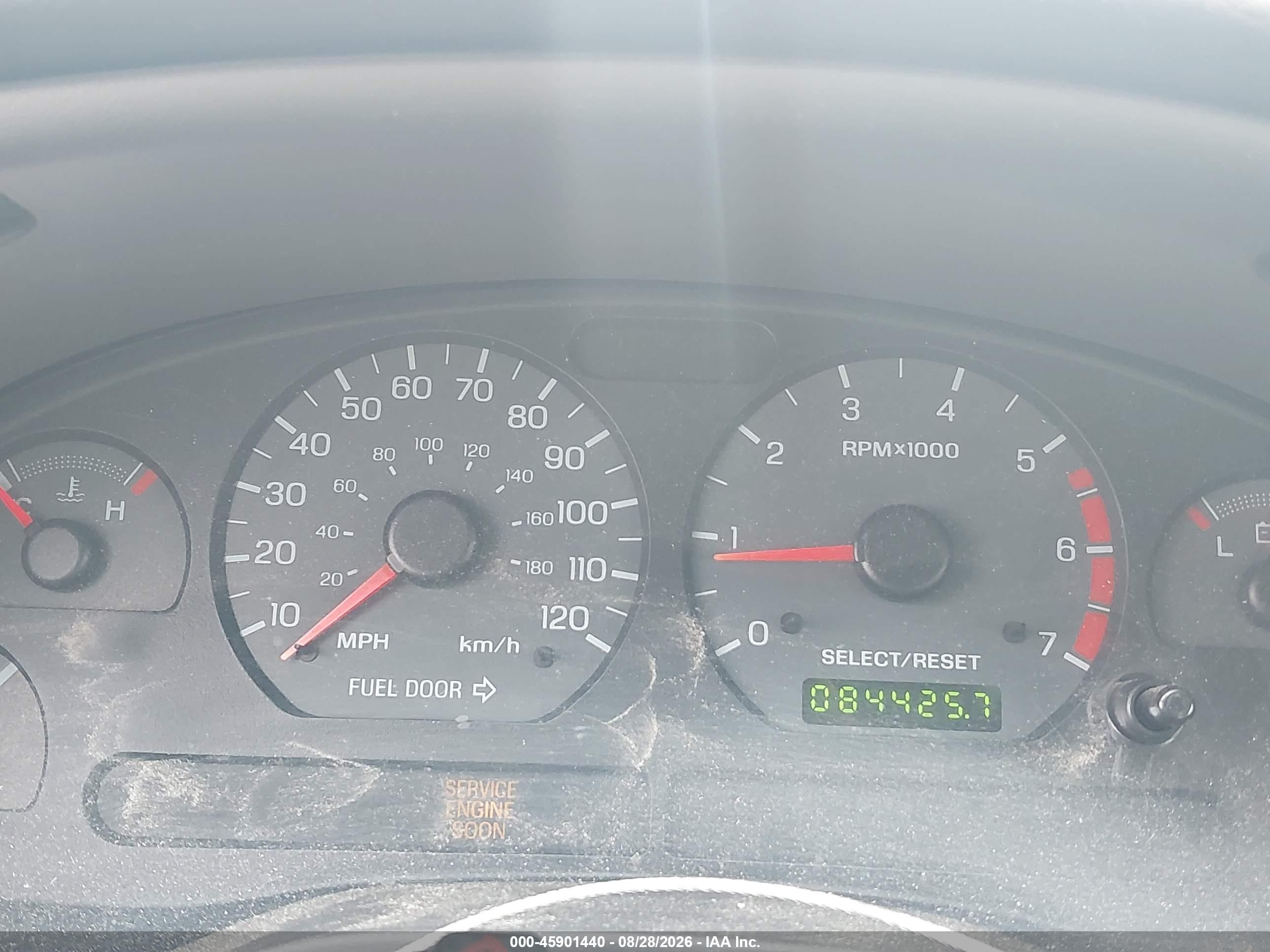 2001 Ford Mustang   Red vin: 1FAFP40411F239562