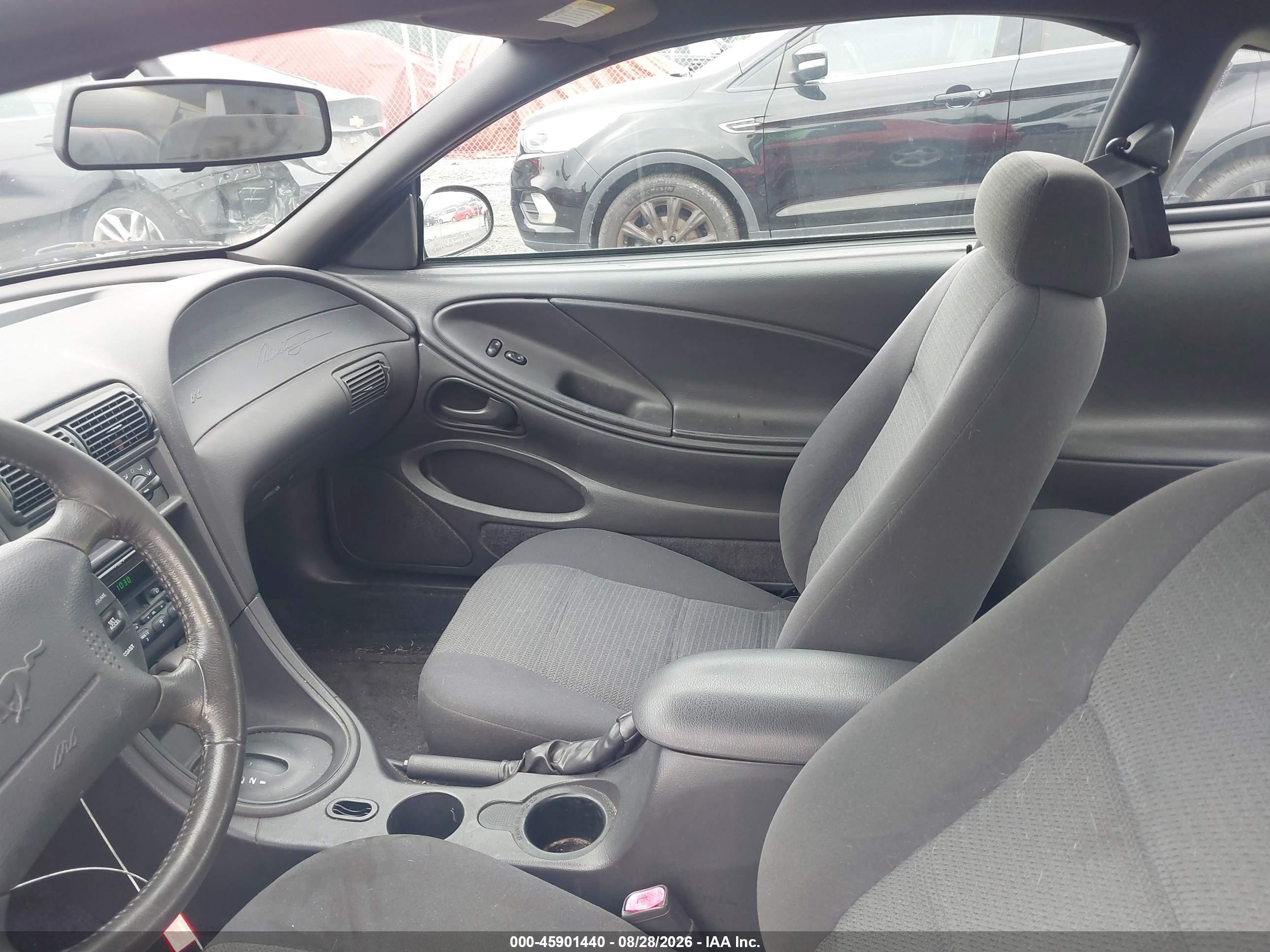 2001 Ford Mustang   Red vin: 1FAFP40411F239562
