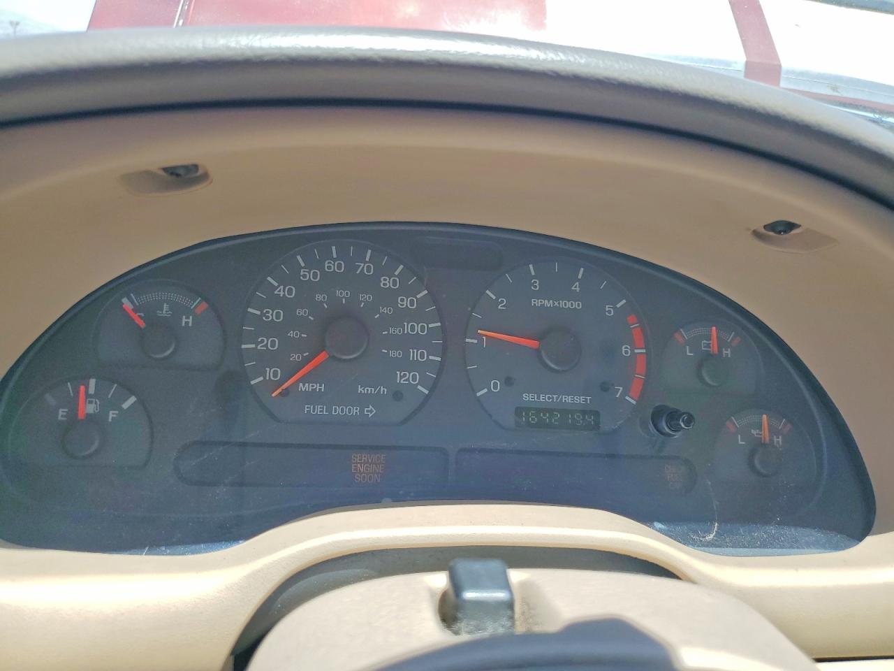 2004 Ford Mustang Burgundy vin: 1FAFP40414F113061