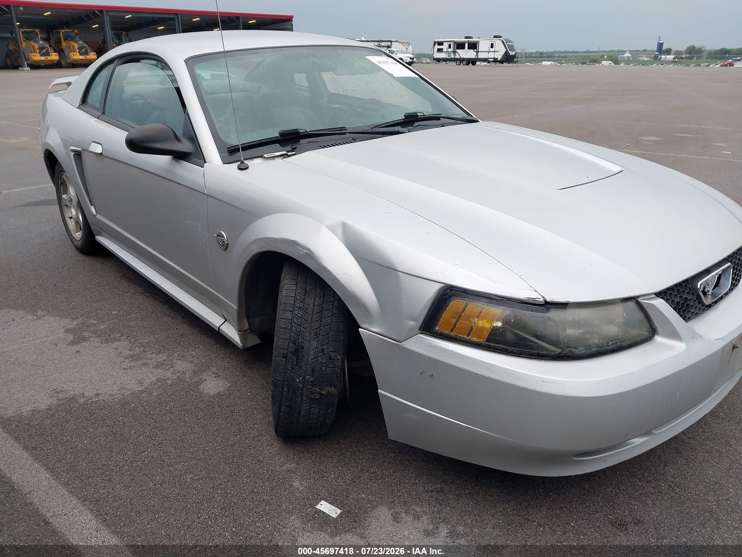 2004 Ford Mustang   Серебряный vin: 1FAFP40414F120110