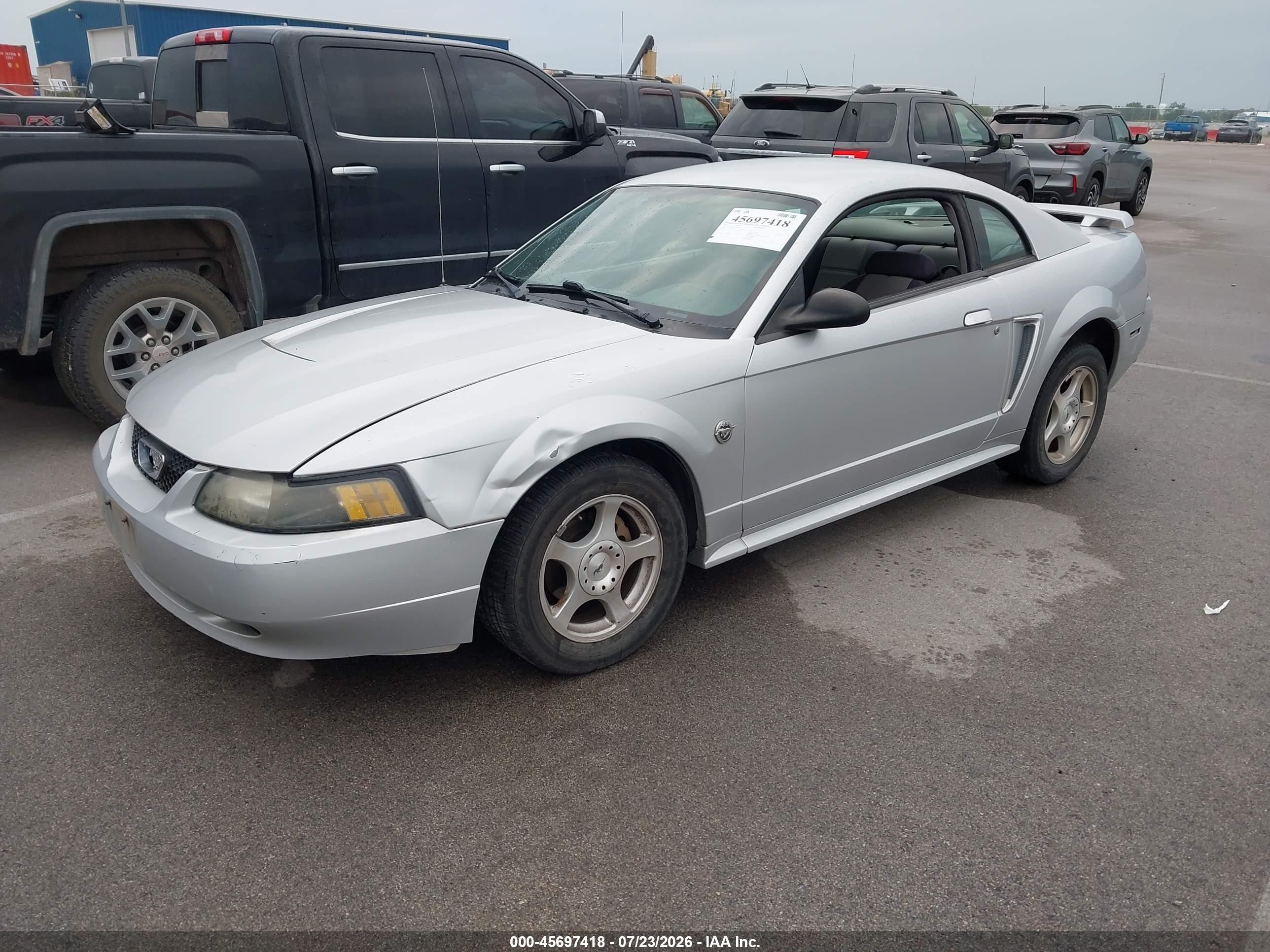 2004 Ford Mustang   Серебряный vin: 1FAFP40414F120110