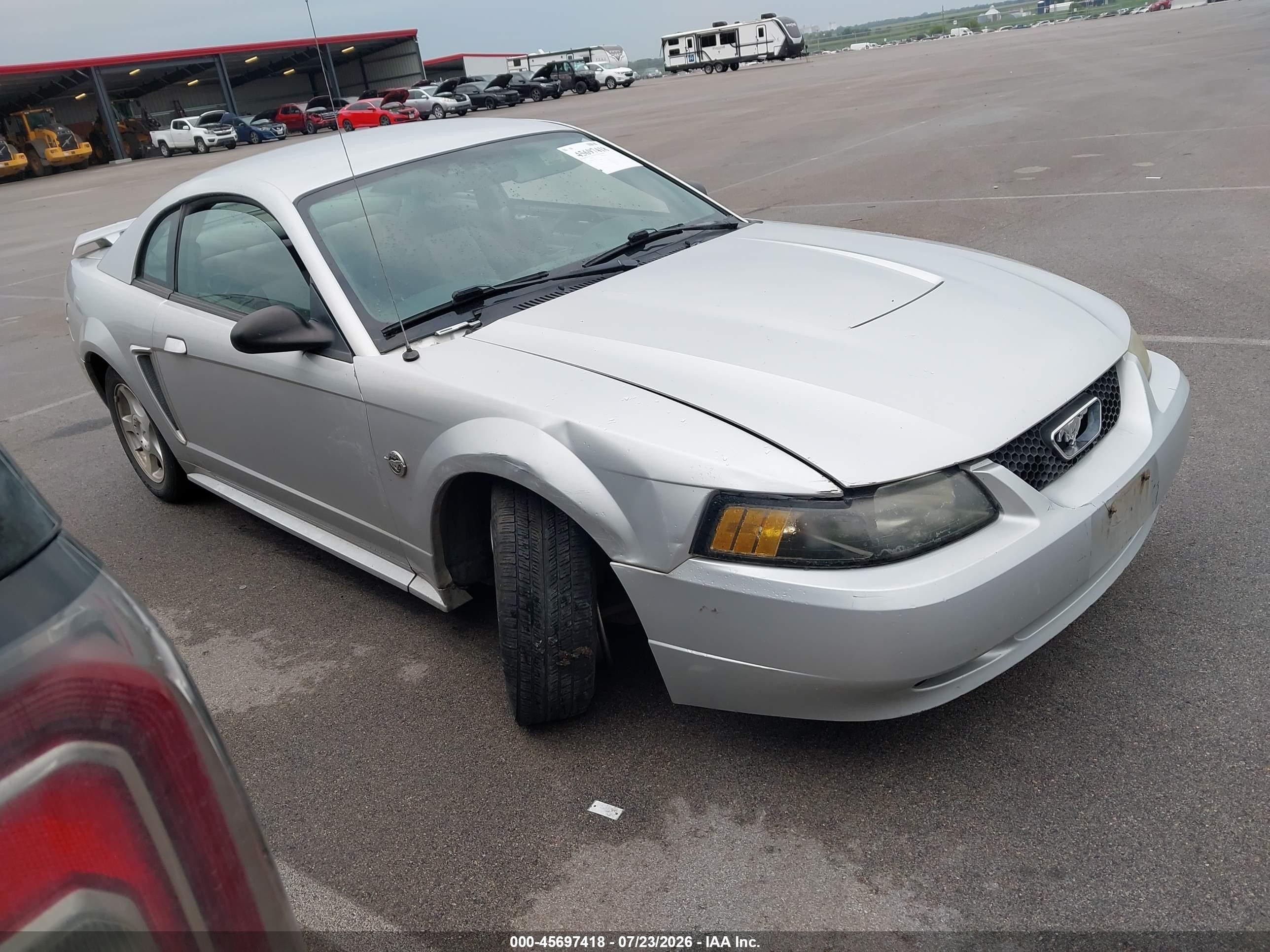 2004 Ford Mustang   Серебряный vin: 1FAFP40414F120110