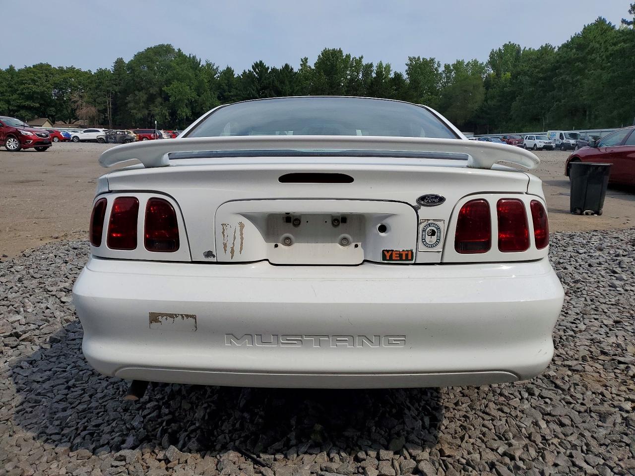 1998 Ford Mustang Белый vin: 1FAFP4041WF186692