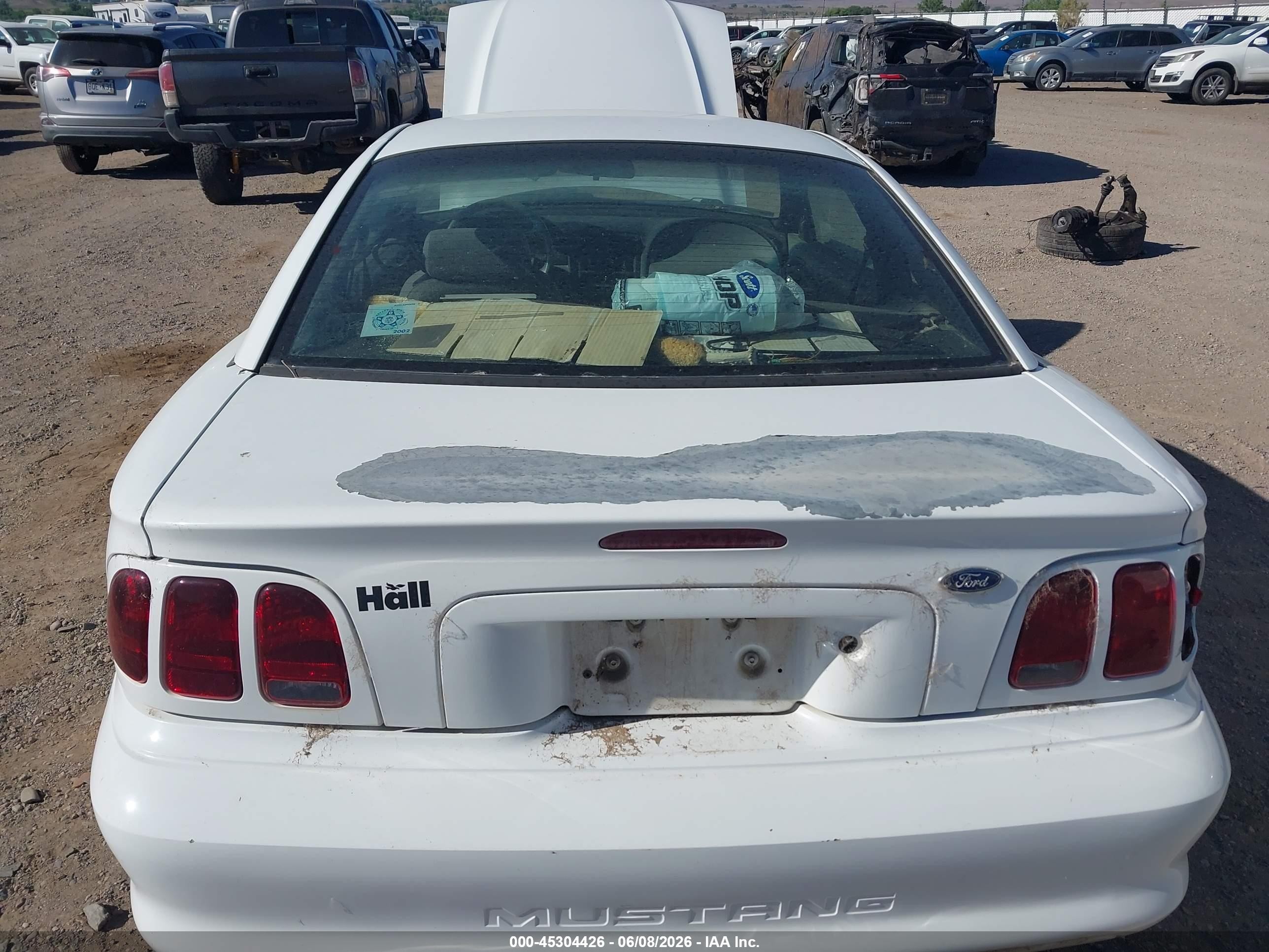 1998 Ford Mustang   White vin: 1FAFP4041WF198082