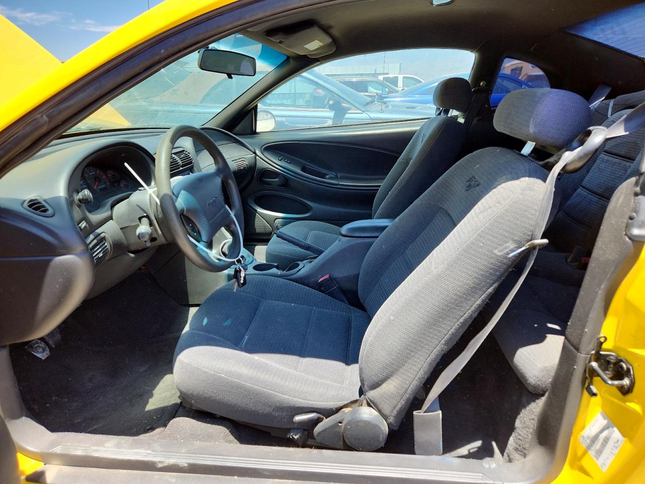 1999 Ford Mustang Yellow vin: 1FAFP4041XF235259