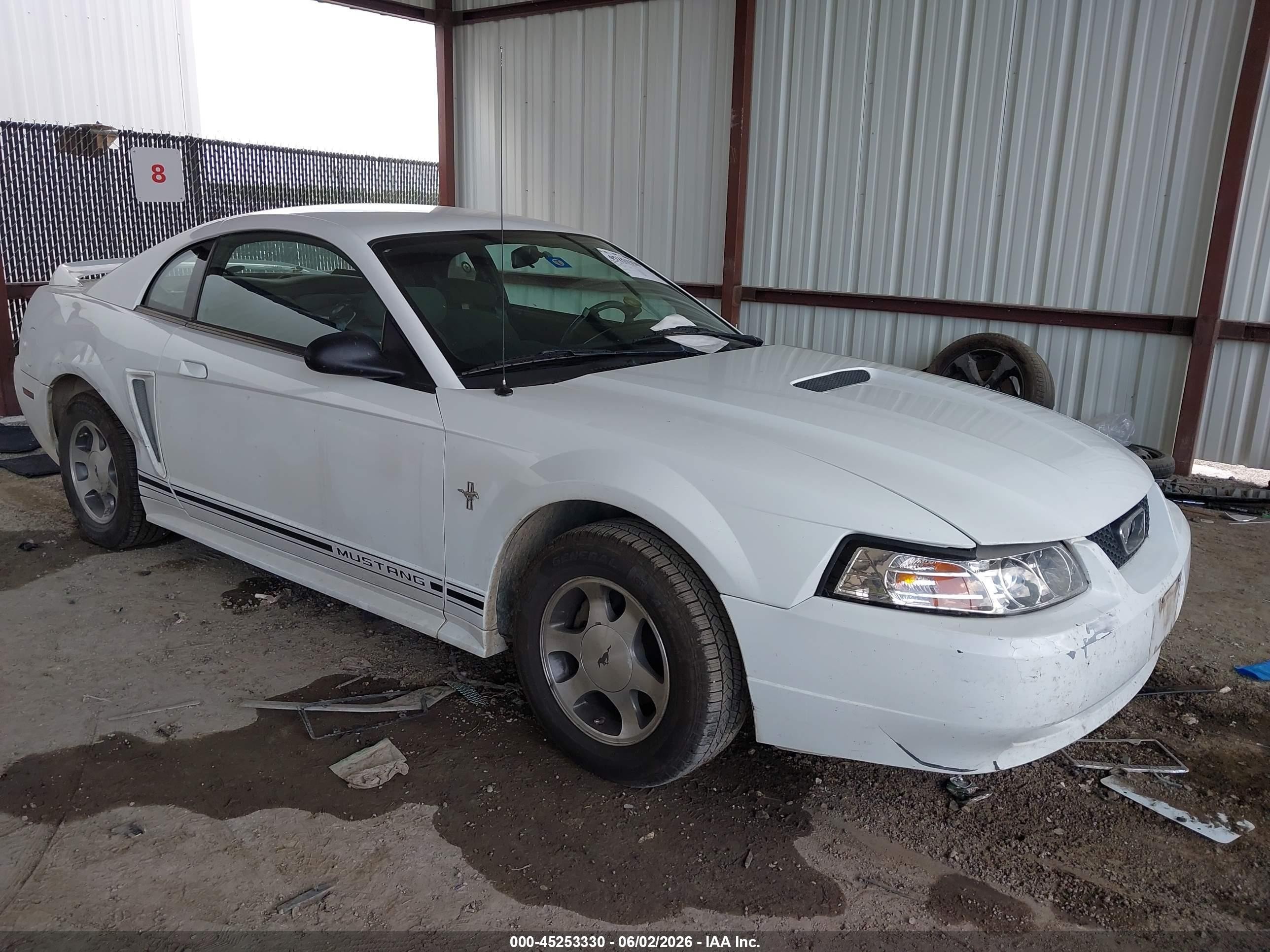 2000 Ford Mustang   White vin: 1FAFP4041YF110392