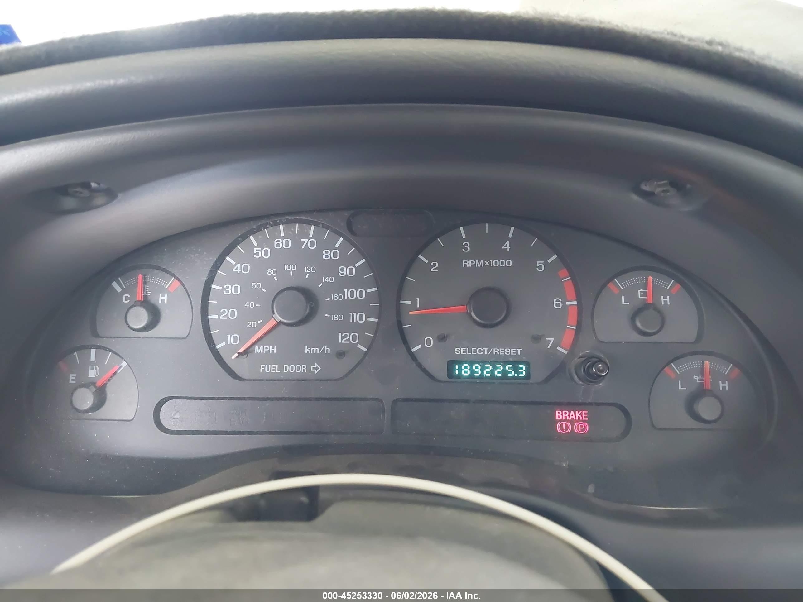 2000 Ford Mustang   White vin: 1FAFP4041YF110392