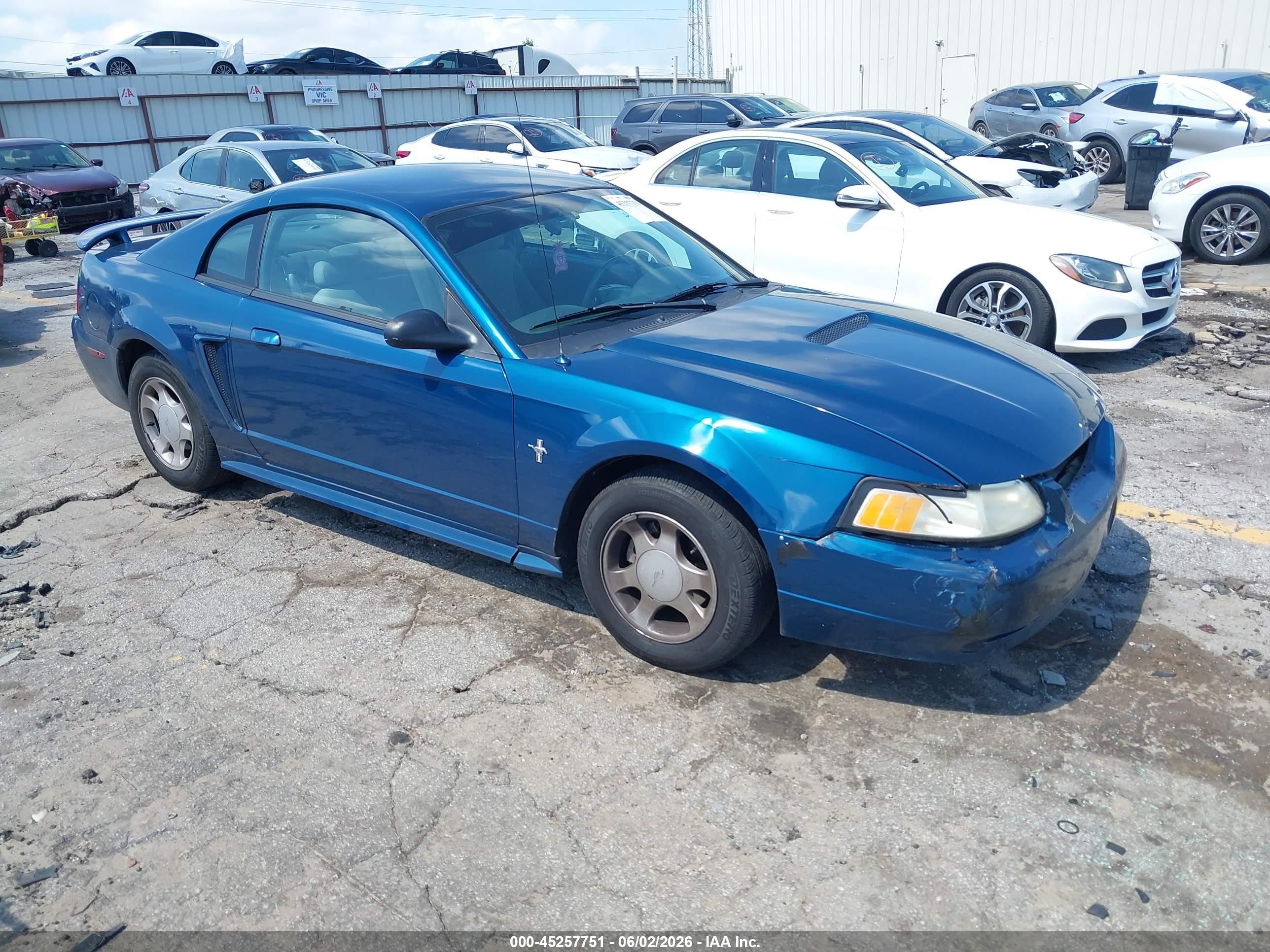 2000 Ford Mustang   Blue vin: 1FAFP4041YF150116