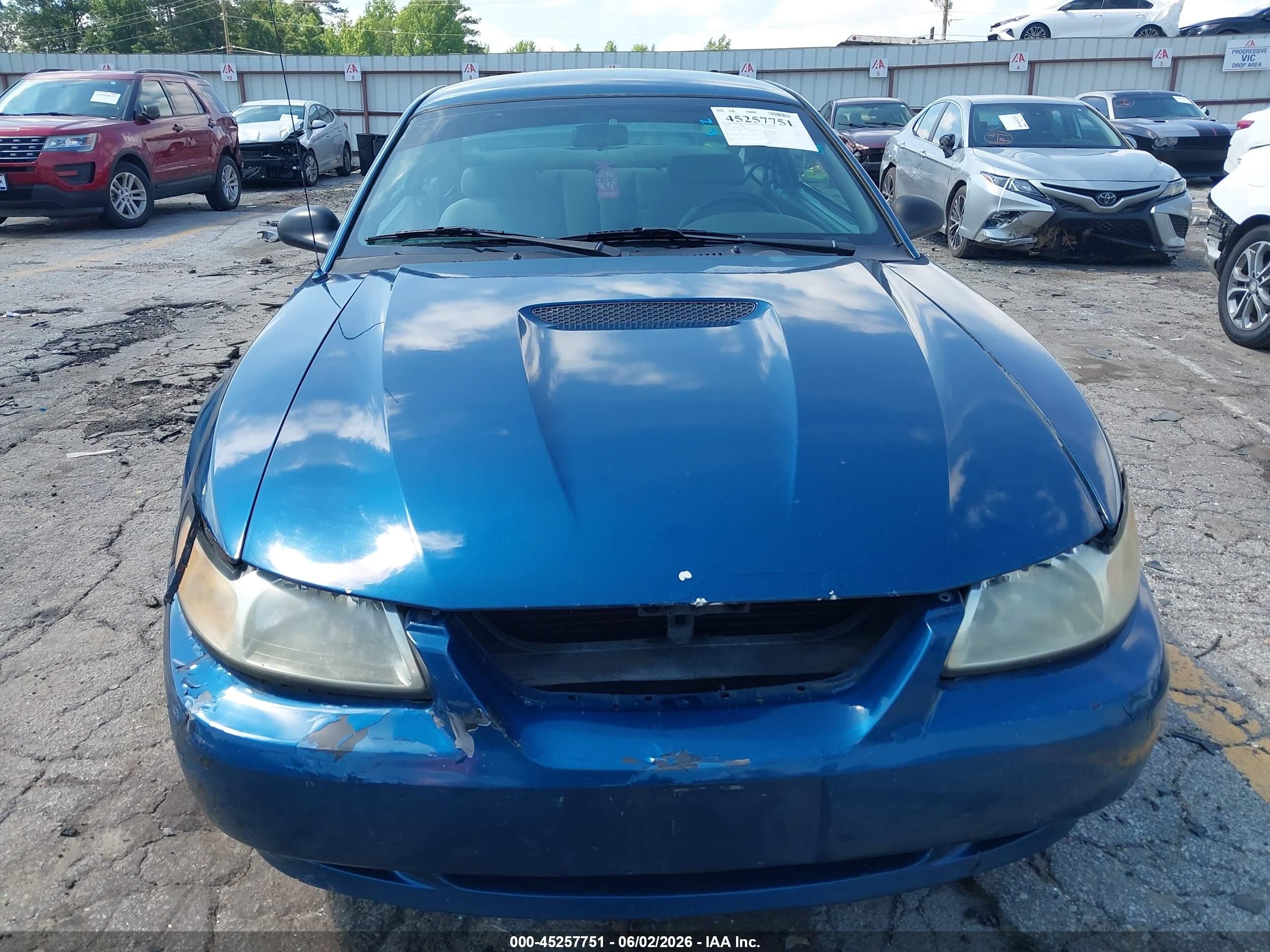 2000 Ford Mustang   Blue vin: 1FAFP4041YF150116