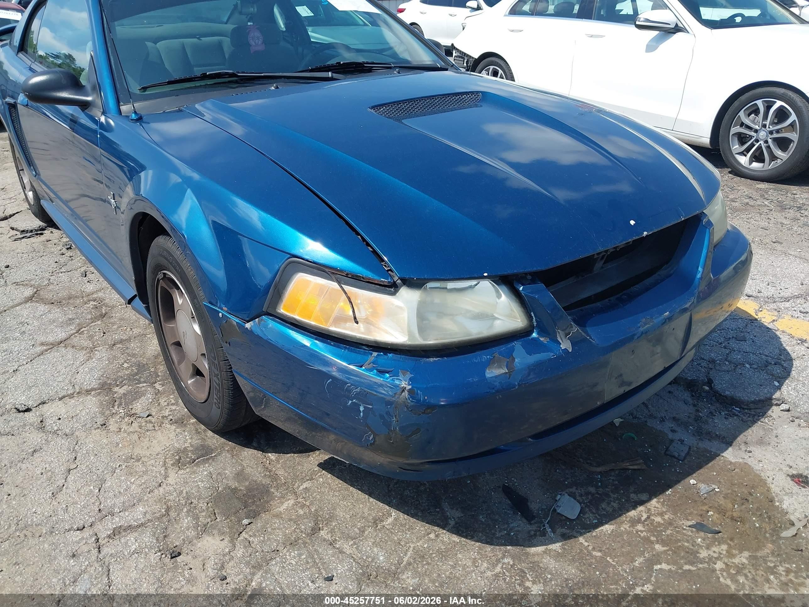 2000 Ford Mustang   Blue vin: 1FAFP4041YF150116