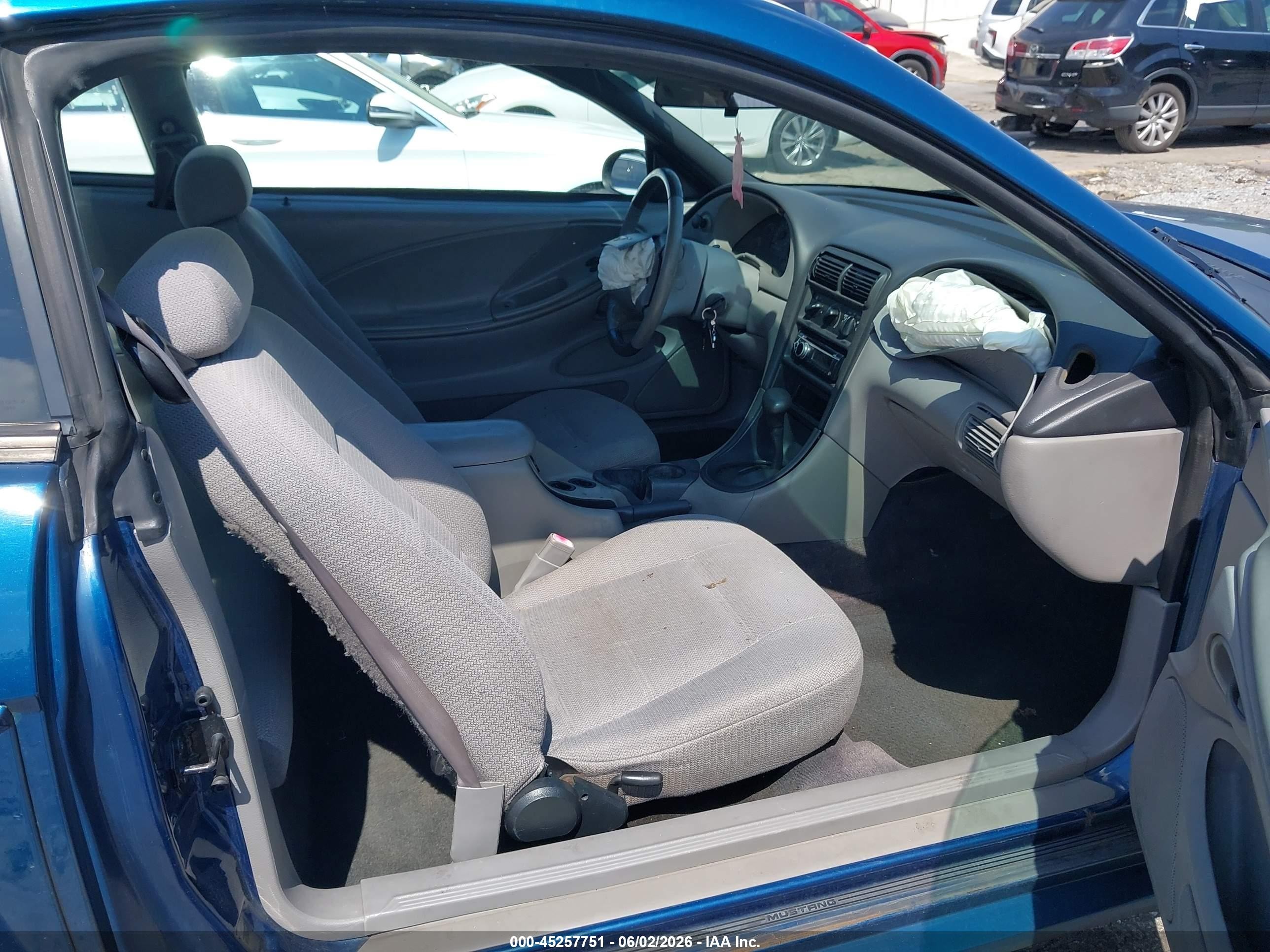 2000 Ford Mustang   Blue vin: 1FAFP4041YF150116