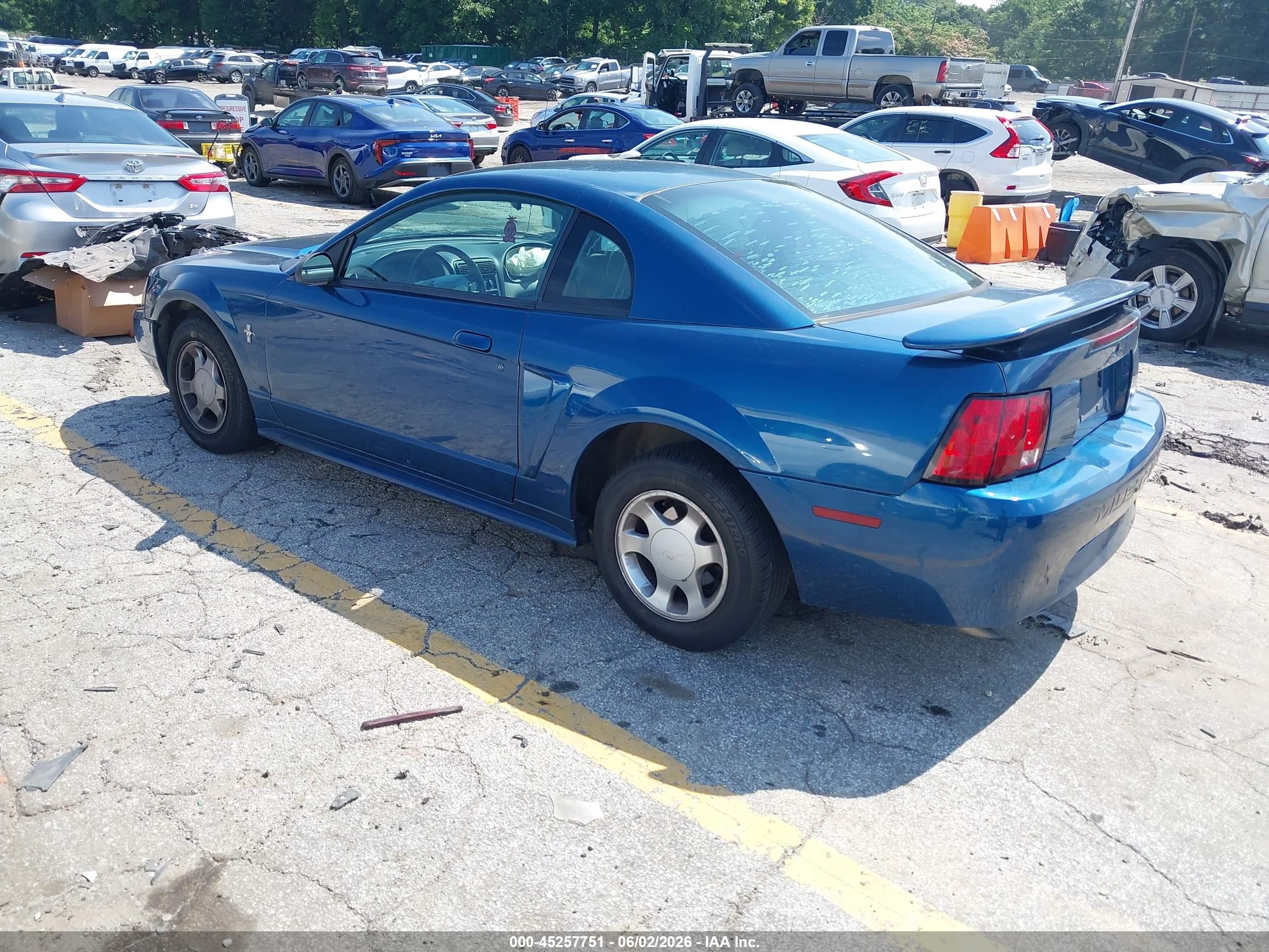 2000 Ford Mustang   Blue vin: 1FAFP4041YF150116