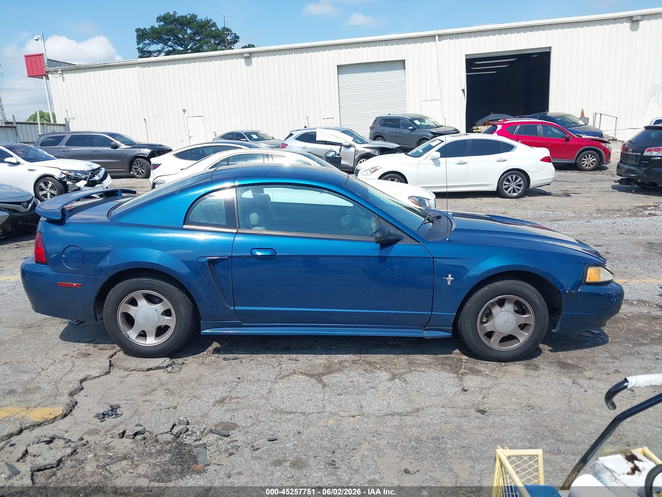 2000 Ford Mustang   Blue vin: 1FAFP4041YF150116
