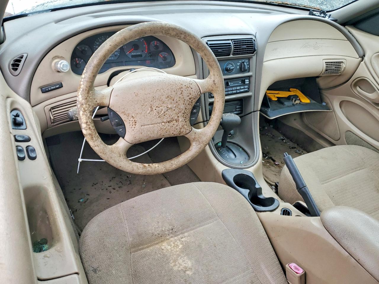 2000 Ford Mustang White vin: 1FAFP4041YF224778