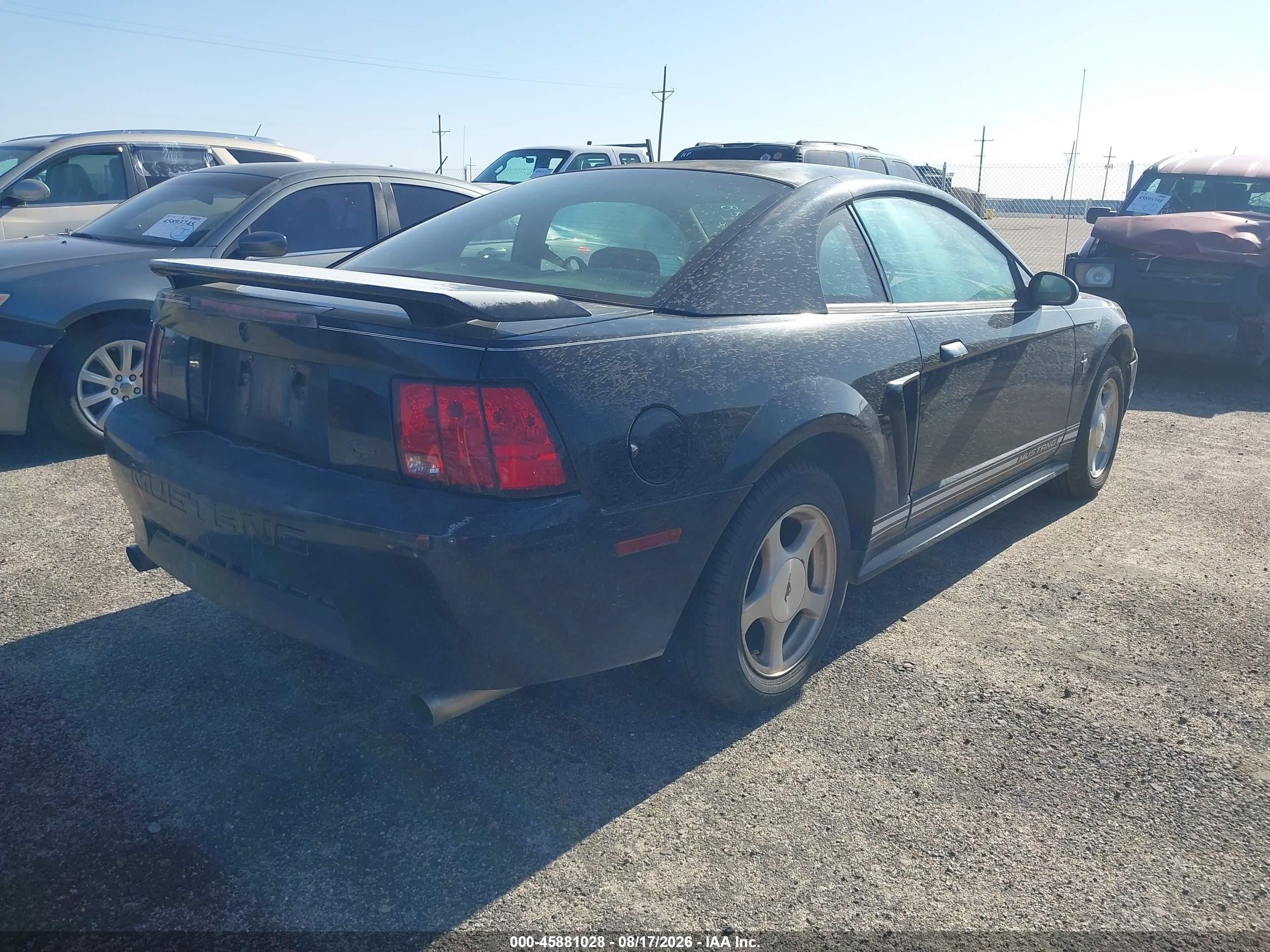 2001 Ford Mustang   Черный vin: 1FAFP40421F215237