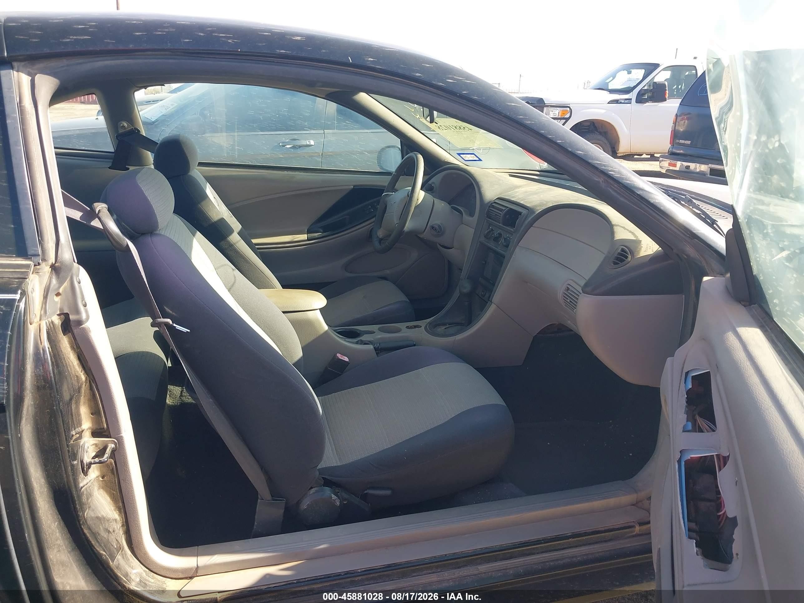 2001 Ford Mustang   Черный vin: 1FAFP40421F215237