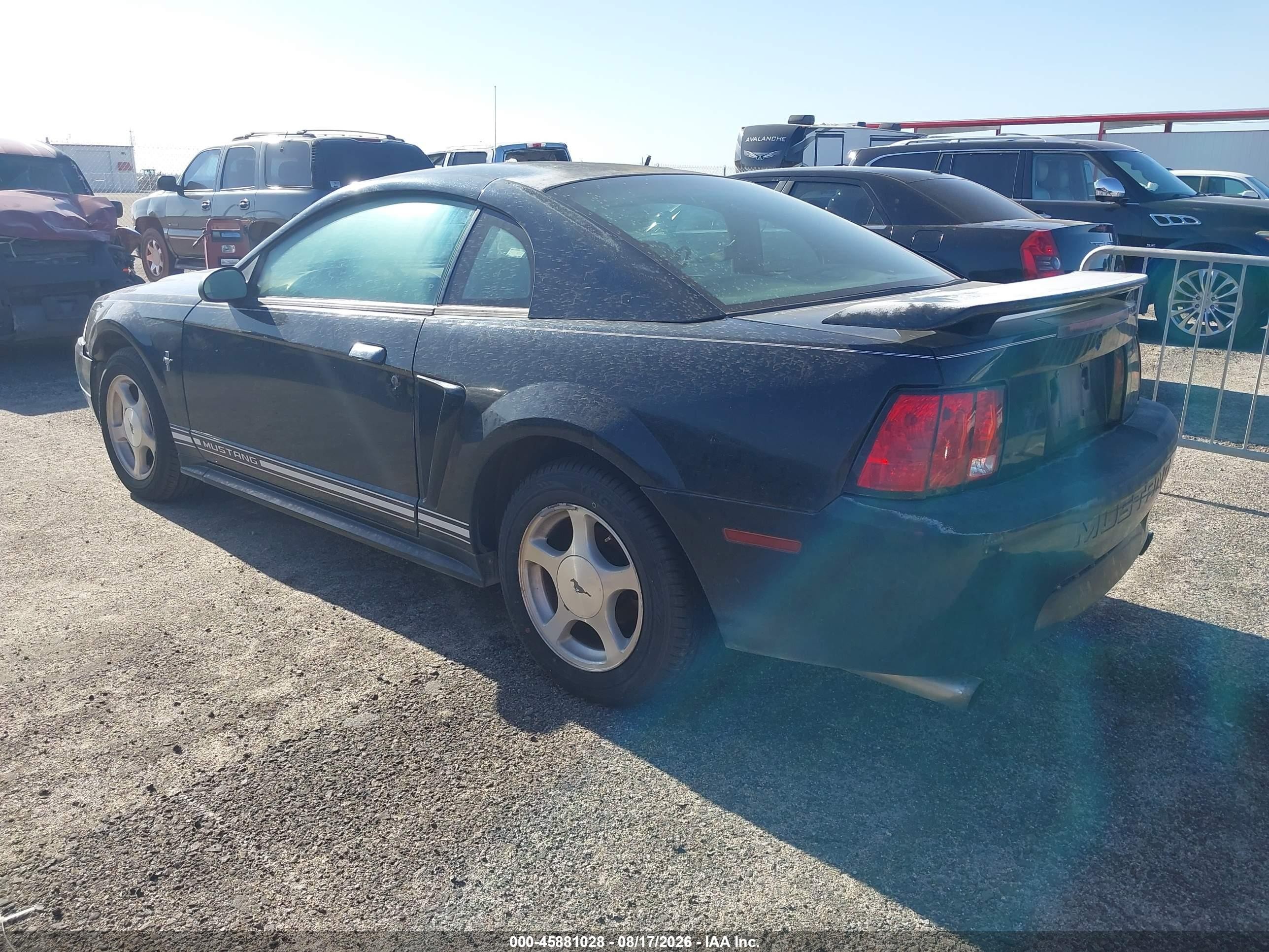 2001 Ford Mustang   Черный vin: 1FAFP40421F215237