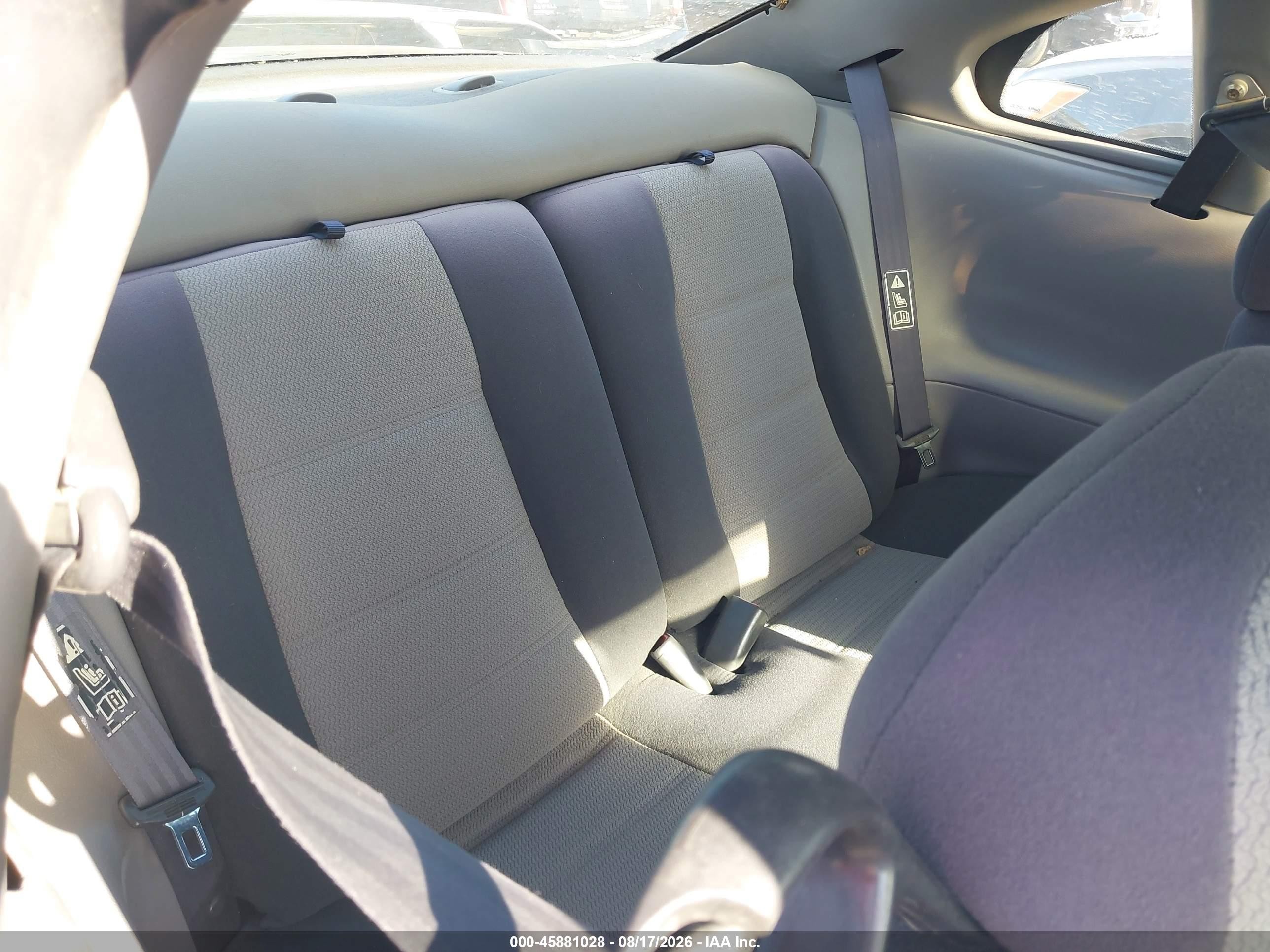 2001 Ford Mustang   Черный vin: 1FAFP40421F215237