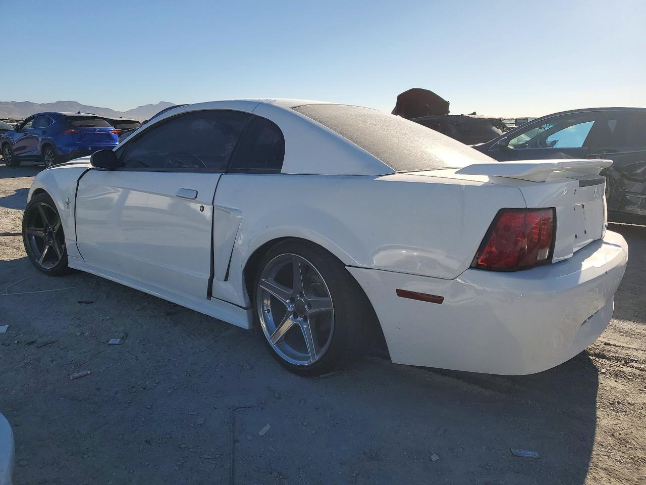 2002 Ford Mustang White vin: 1FAFP40422F156515