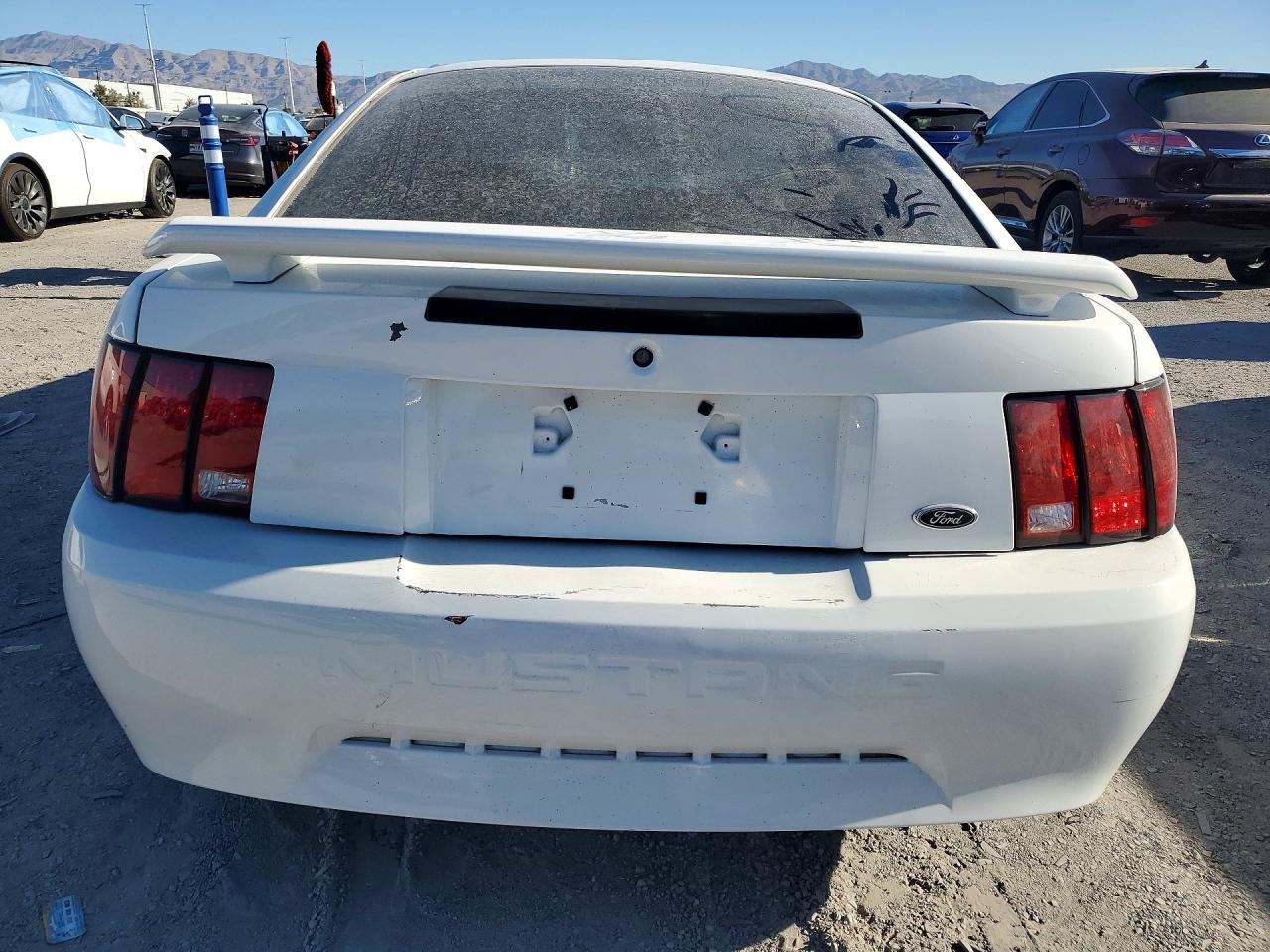 2002 Ford Mustang White vin: 1FAFP40422F156515