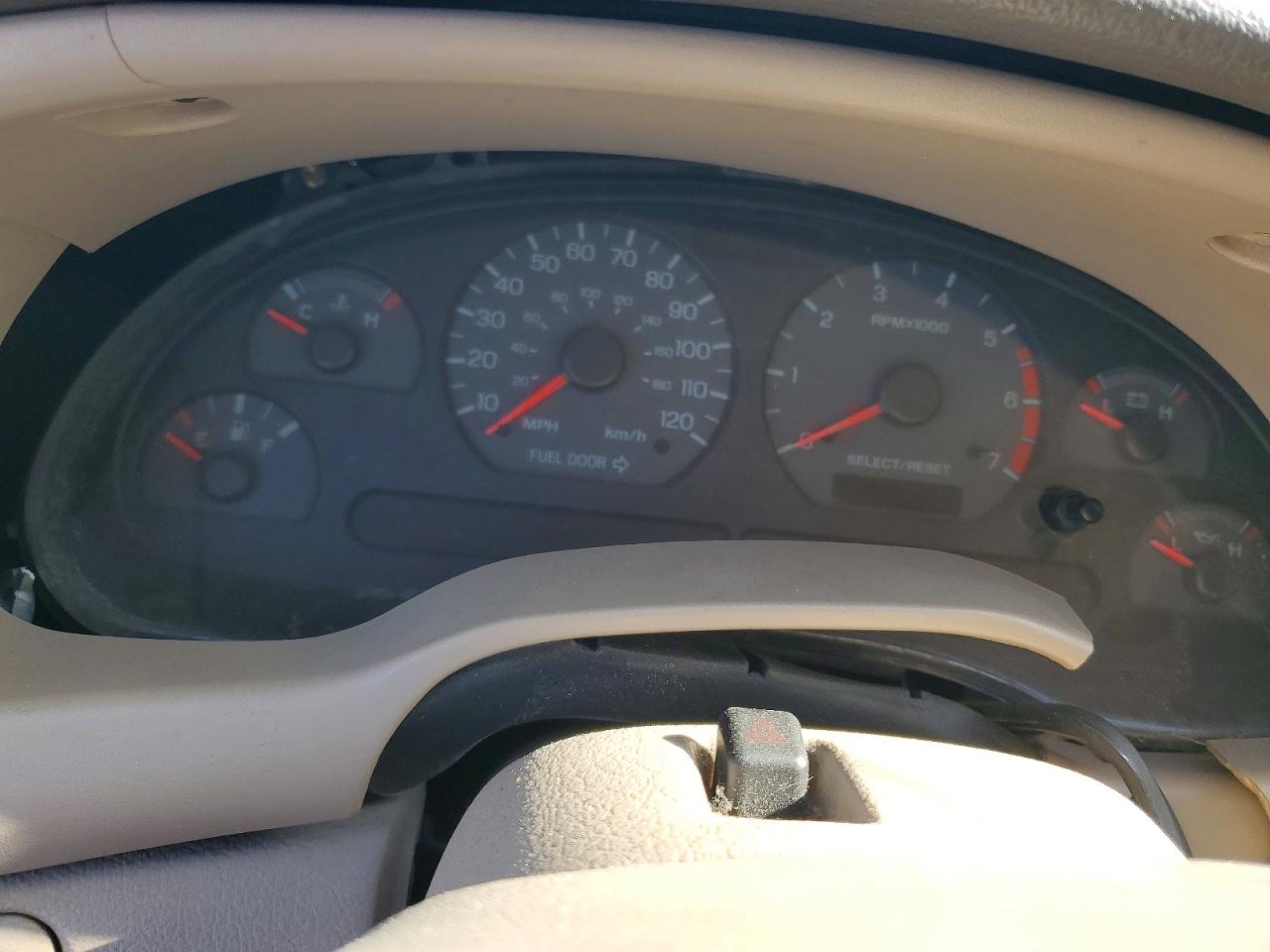 2002 Ford Mustang White vin: 1FAFP40422F156515