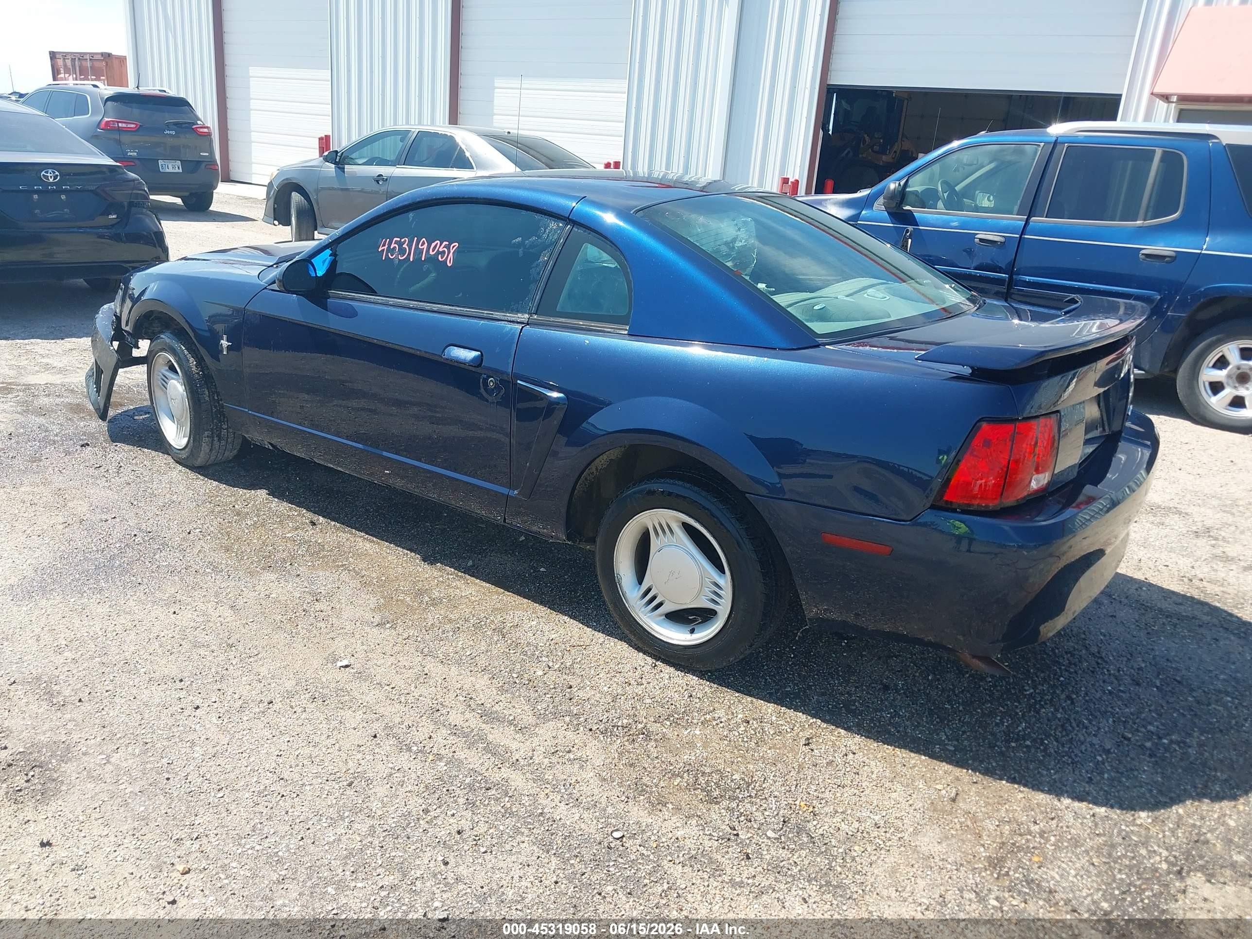 2002 Ford Mustang   Dark Blue vin: 1FAFP40422F159186