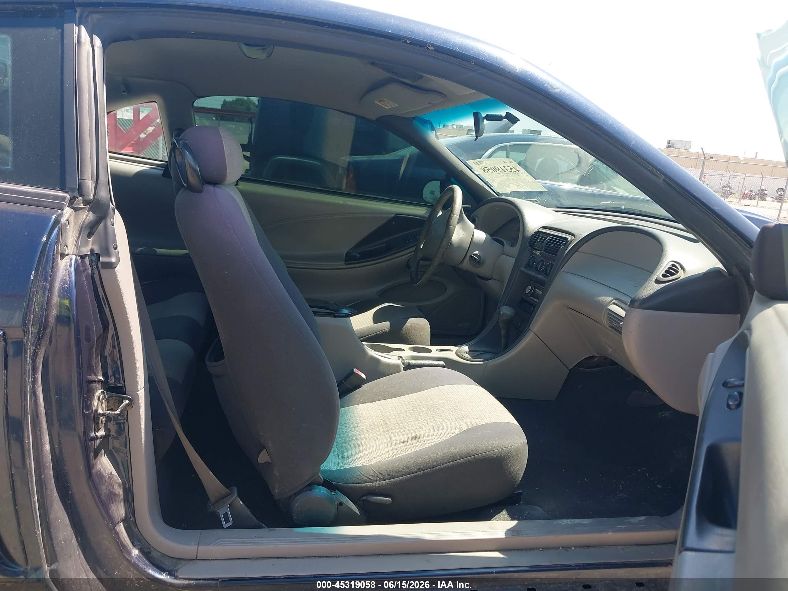 2002 Ford Mustang   Dark Blue vin: 1FAFP40422F159186
