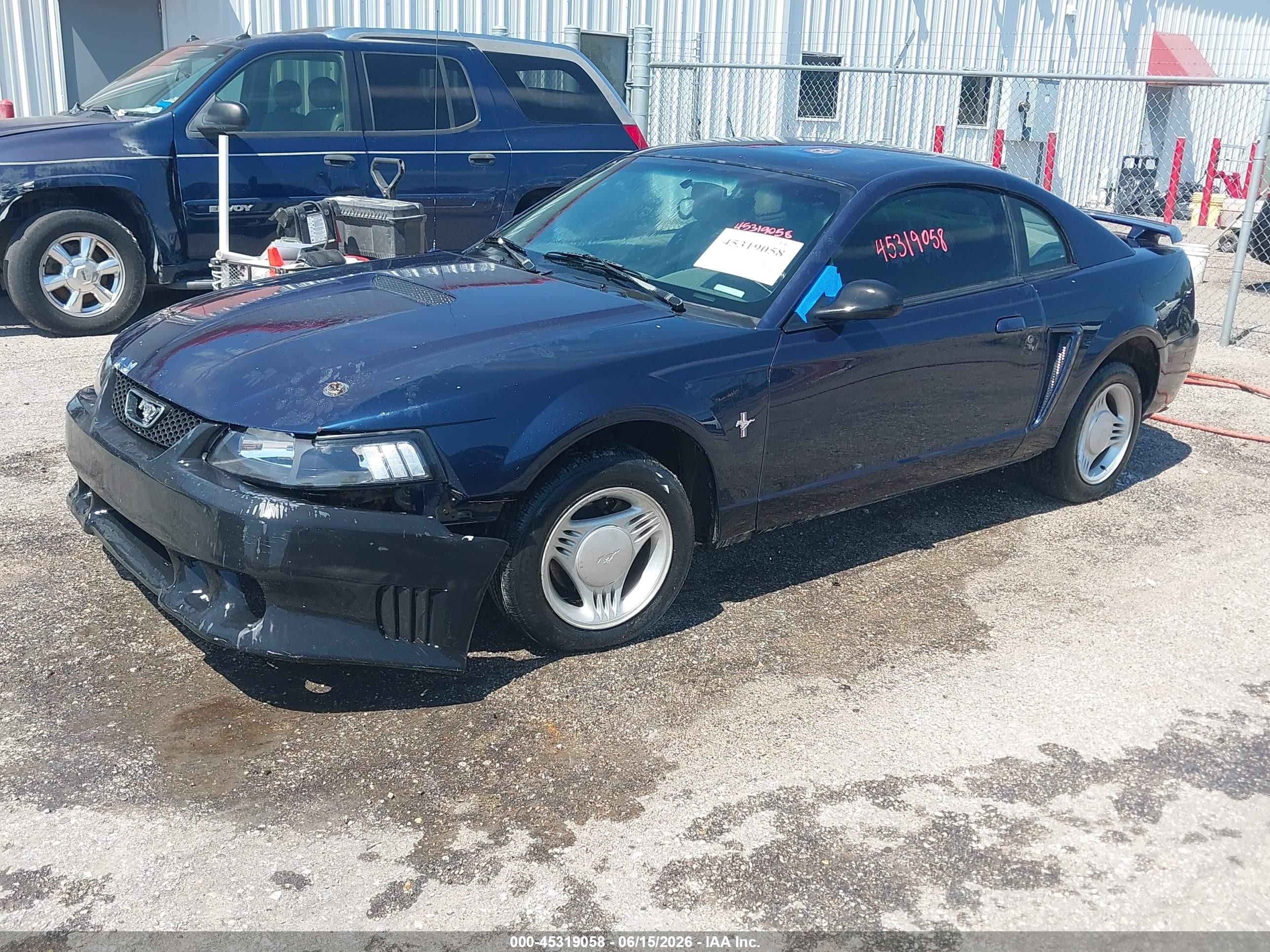 2002 Ford Mustang   Dark Blue vin: 1FAFP40422F159186