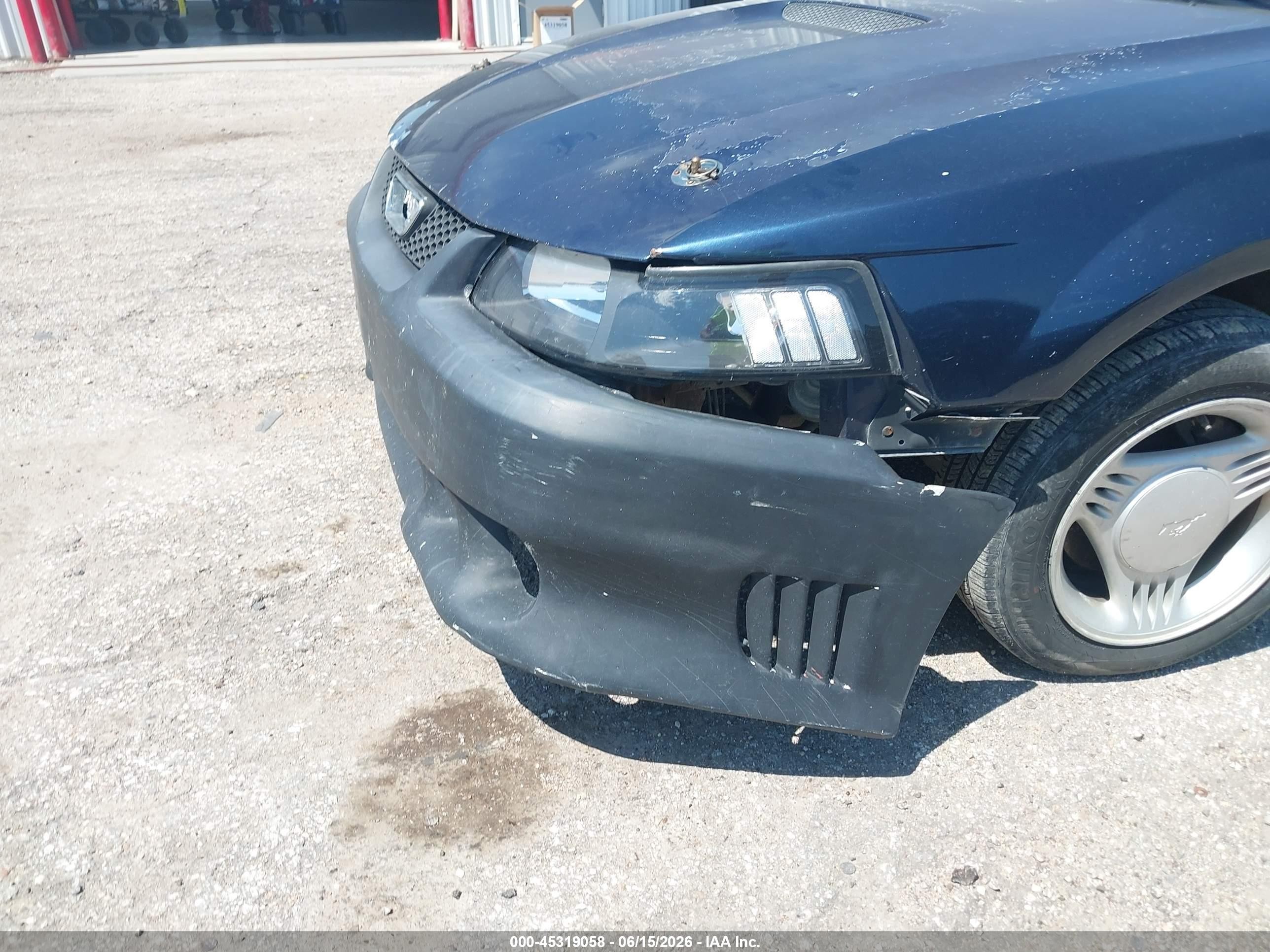 2002 Ford Mustang   Dark Blue vin: 1FAFP40422F159186