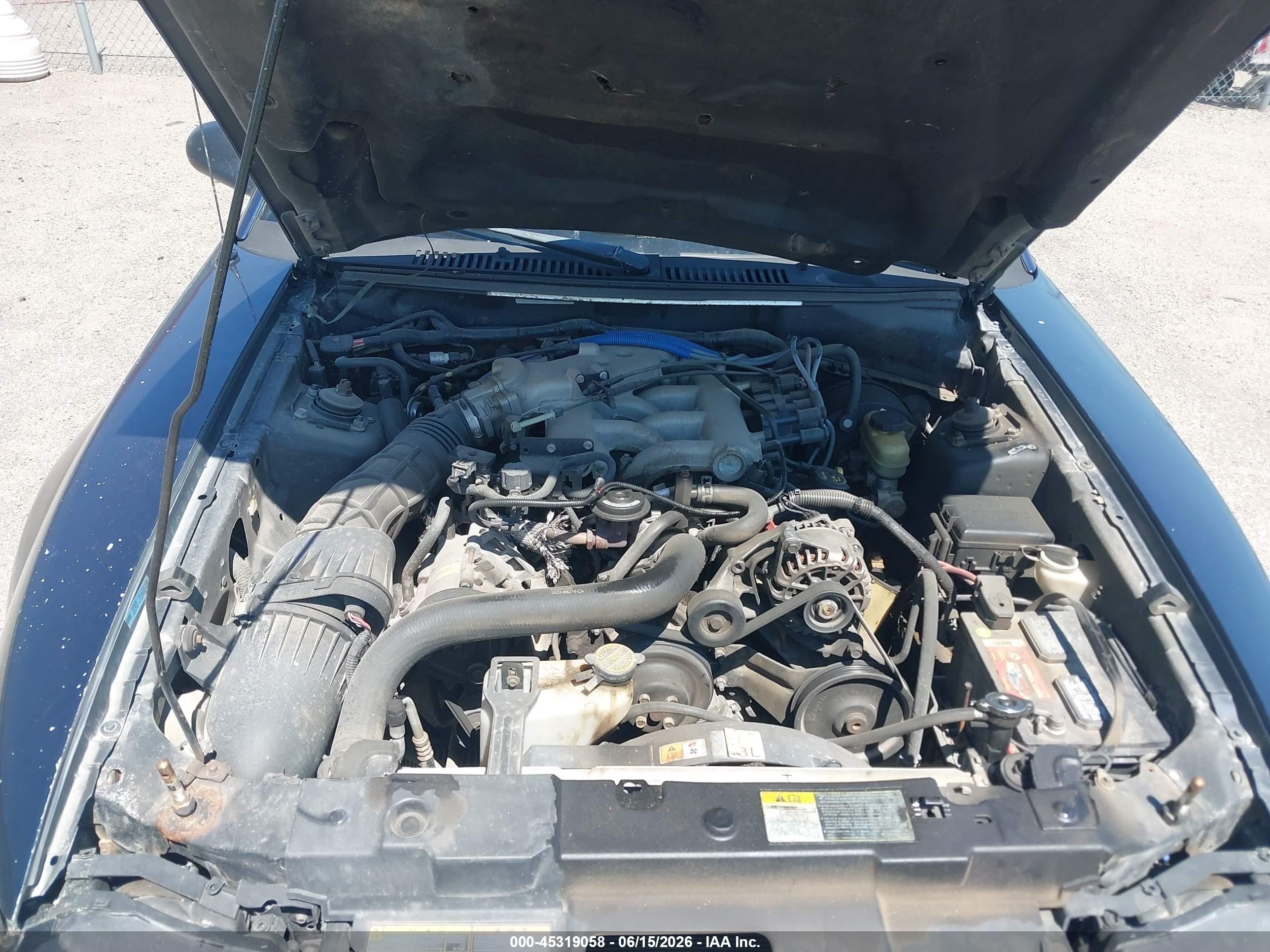 2002 Ford Mustang   Dark Blue vin: 1FAFP40422F159186
