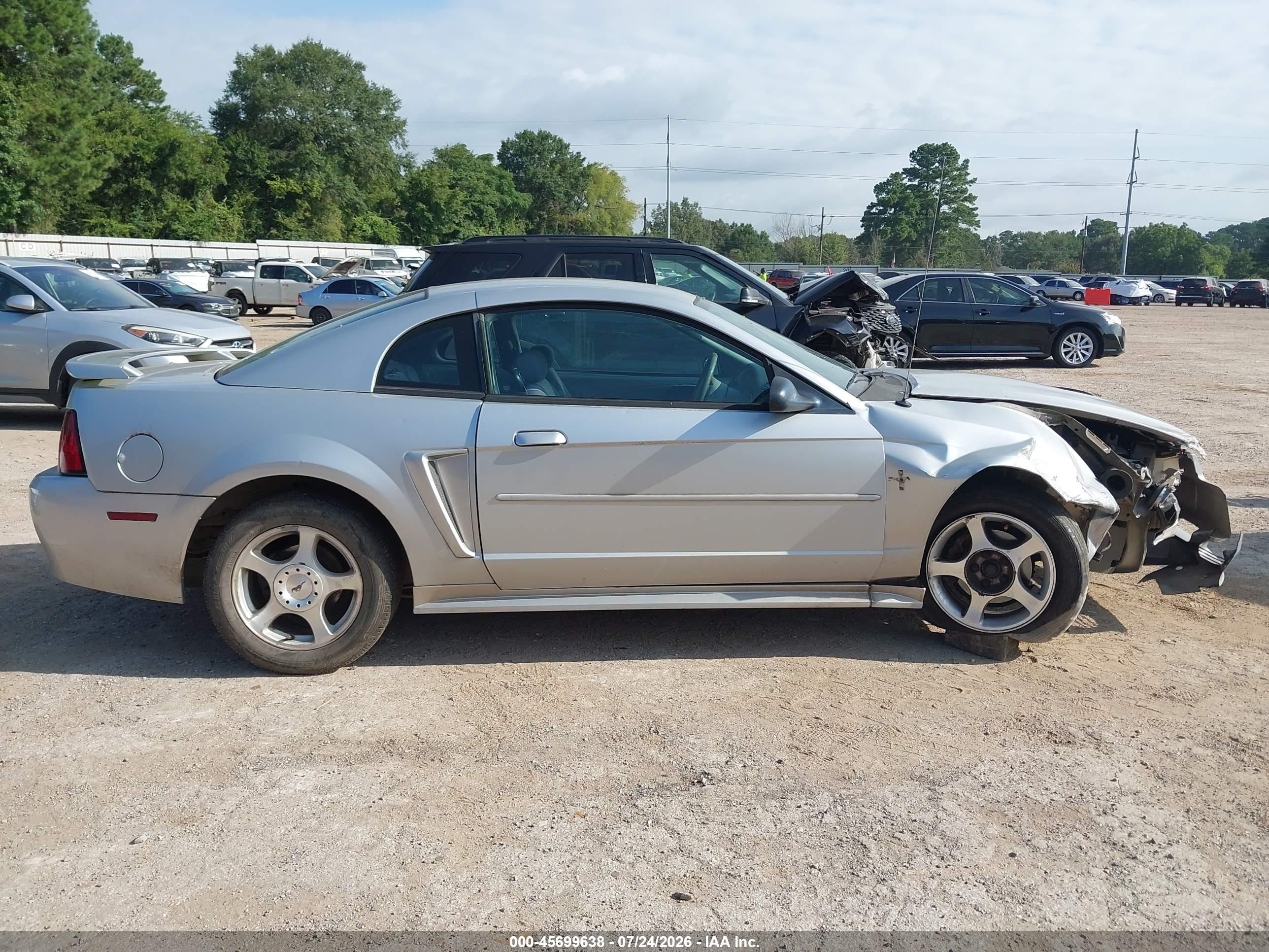 2003 Ford Mustang   Silver vin: 1FAFP40423F437635