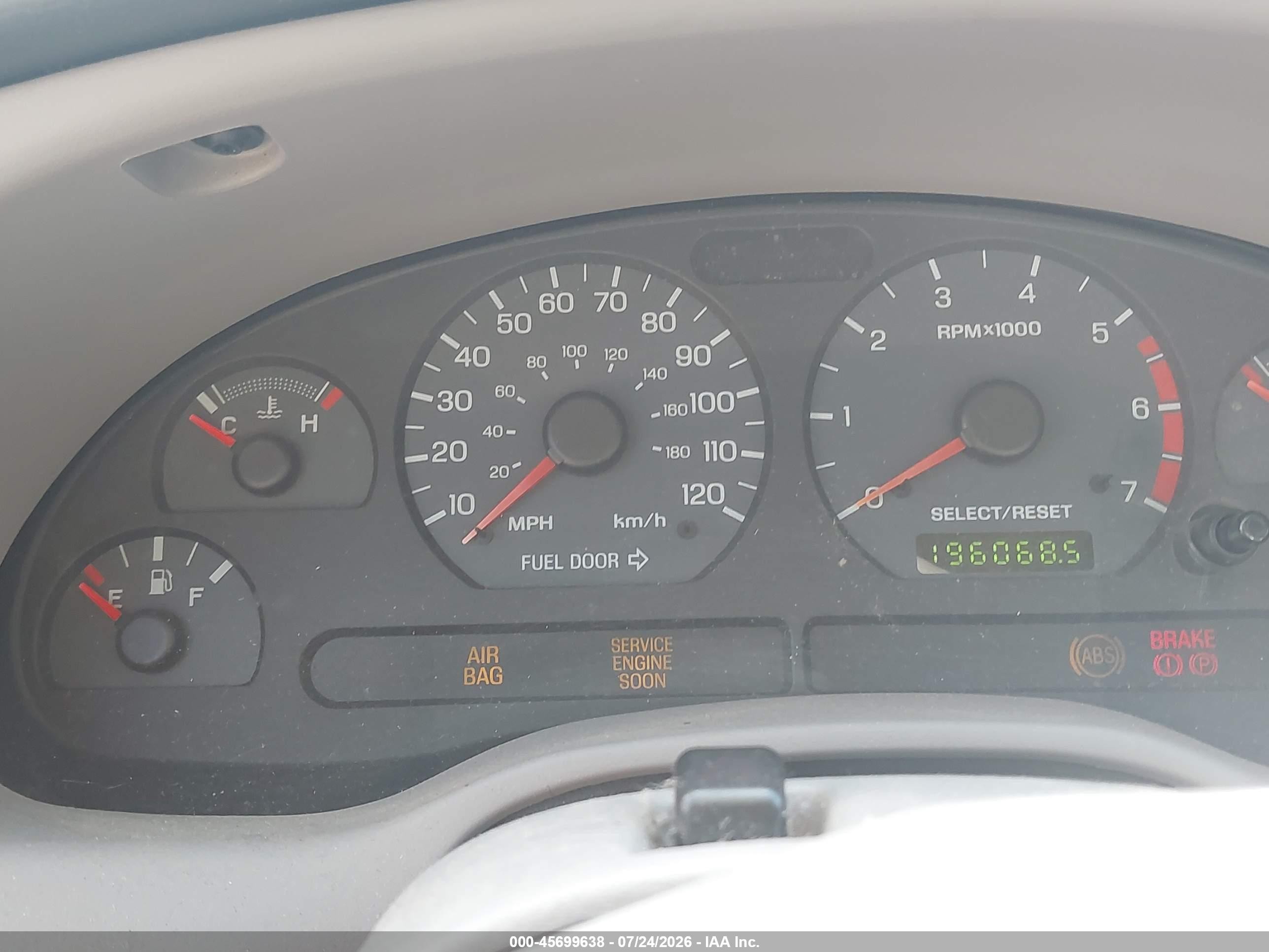 2003 Ford Mustang   Silver vin: 1FAFP40423F437635